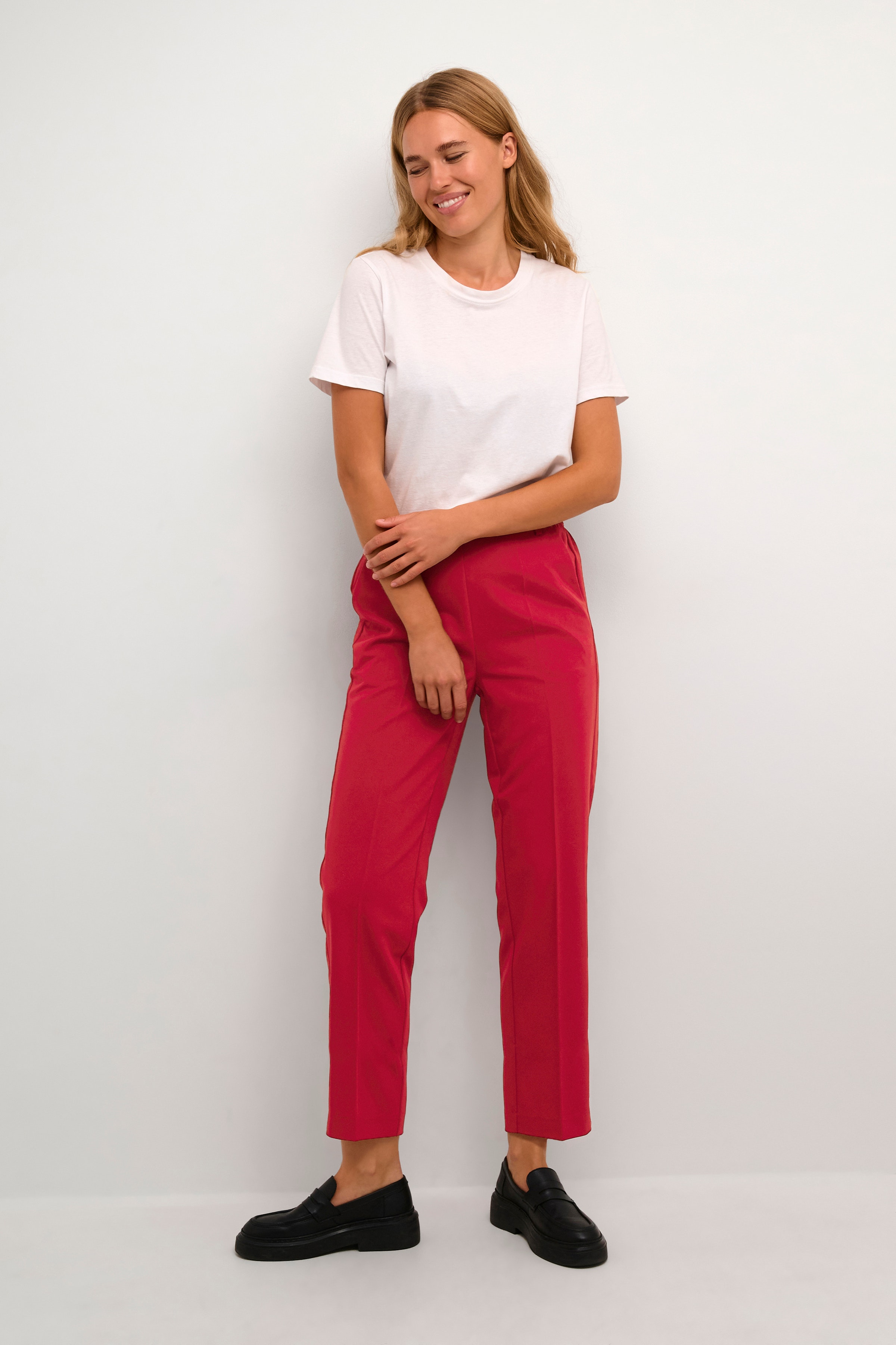 KAsakura Cropped Pants LOOKBOOK FRONT 10506127-191531