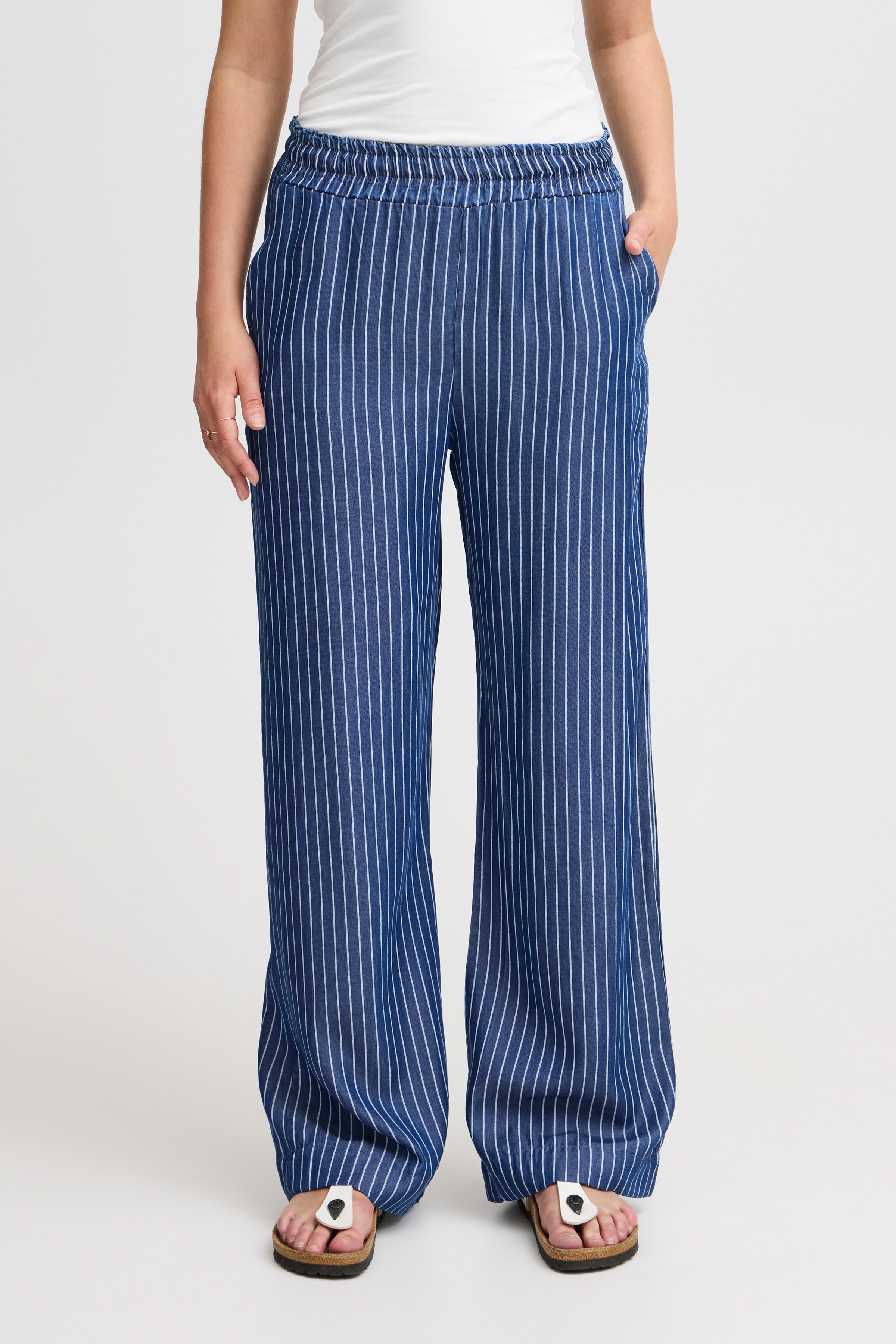 SBJARUSKA Trousers LOOKBOOK FRONT 22100627-203358