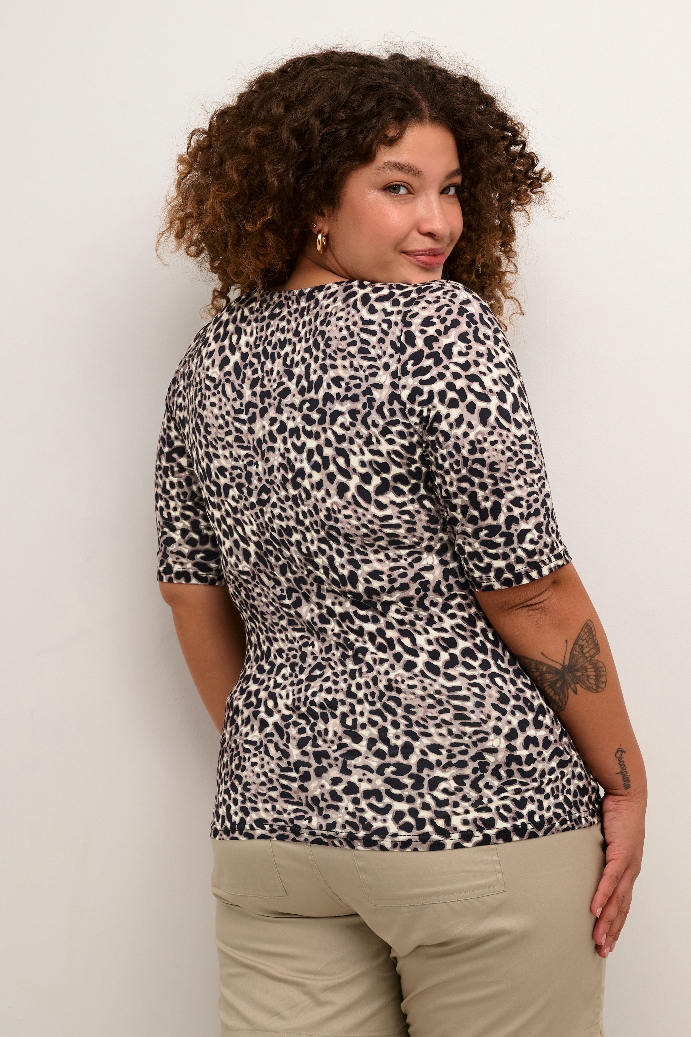 KCsevana Leopard T-shirt LOOKBOOK BACK 10582288-105752