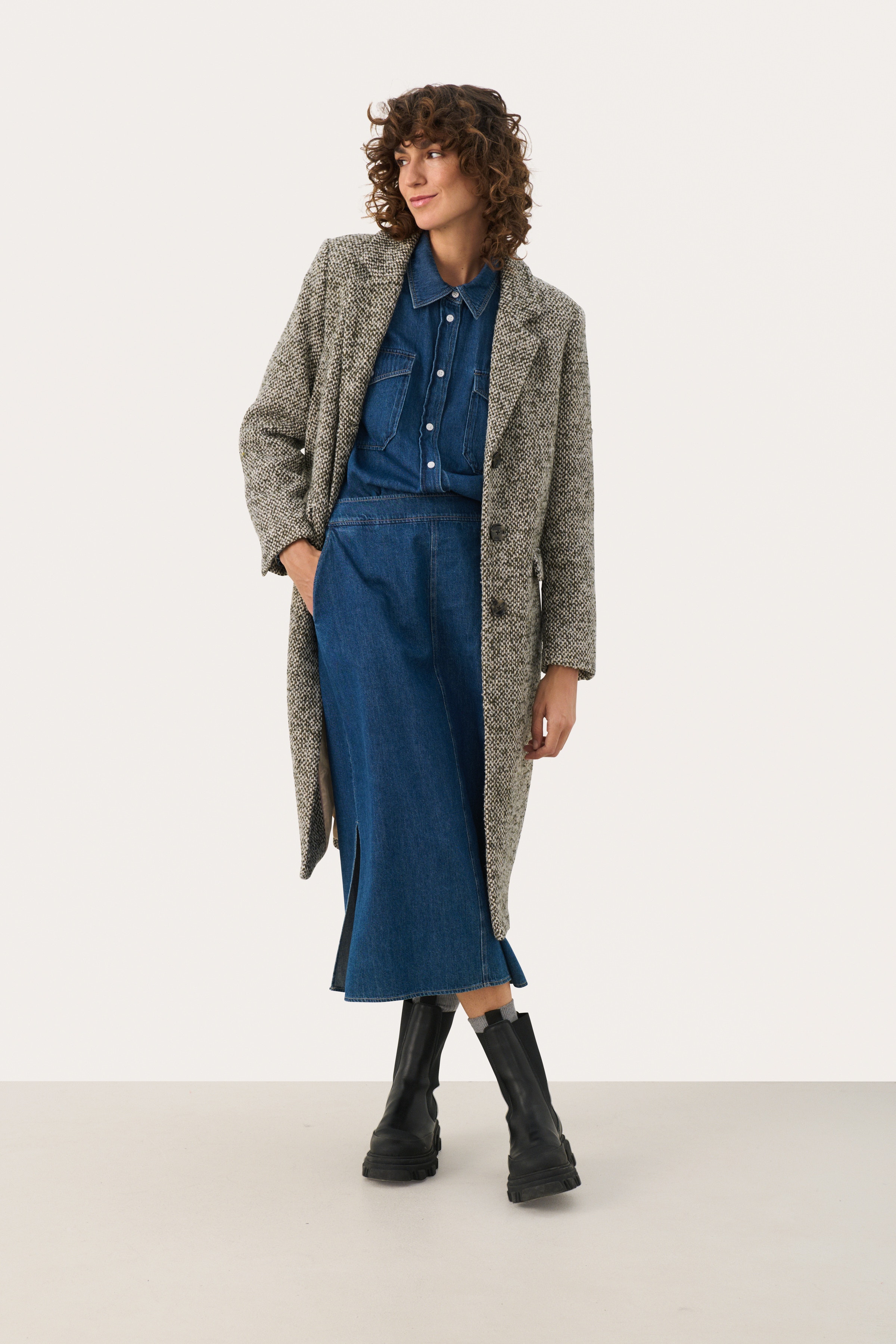 LillyannePW Mantel LOOKBOOK FRONT 30308836-303111