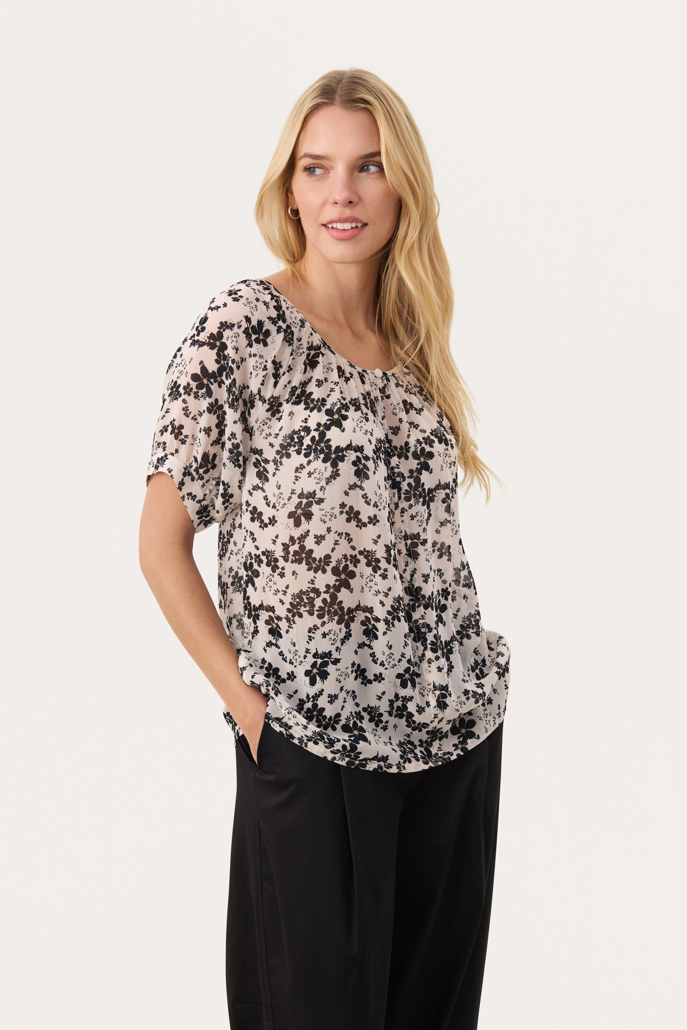 RosannaPW Blus LOOKBOOK FRONT 30309620-303787