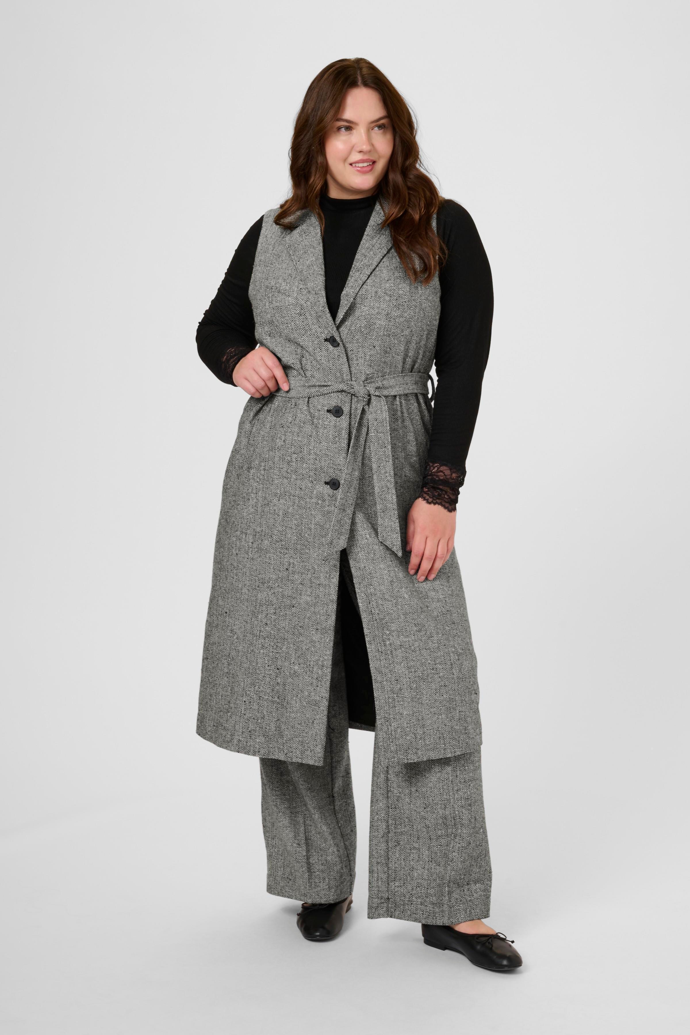 KCthilla Weste LOOKBOOK FRONT 10583808-108553