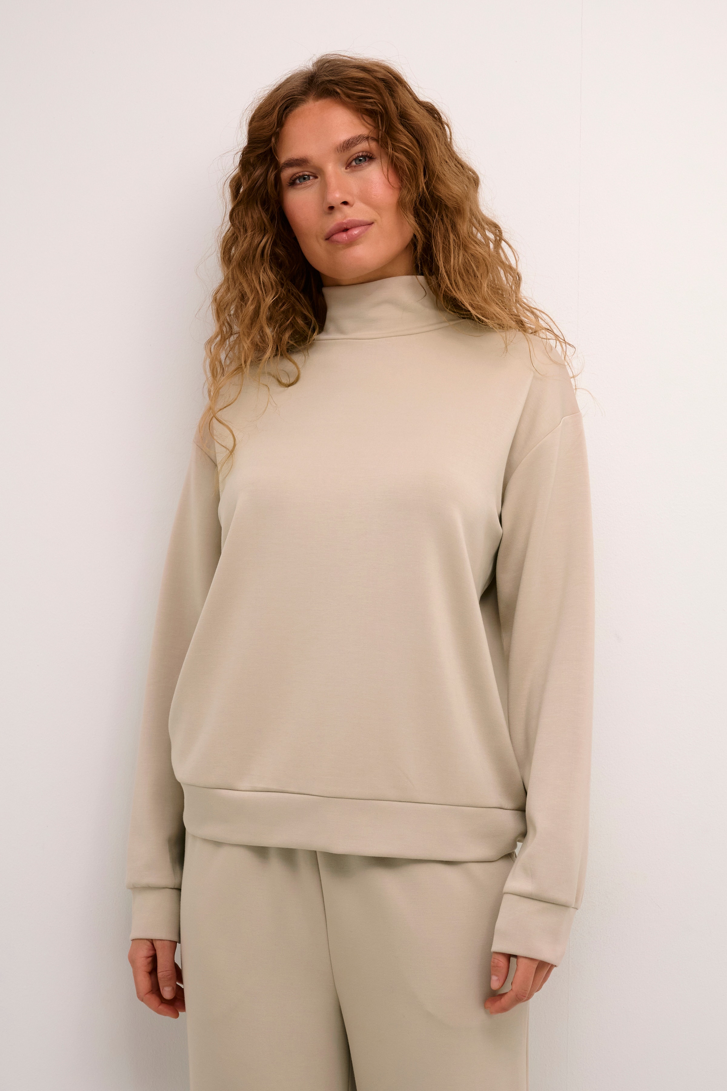 KAannika Sweatshirt LOOKBOOK FRONT 10509329-151305