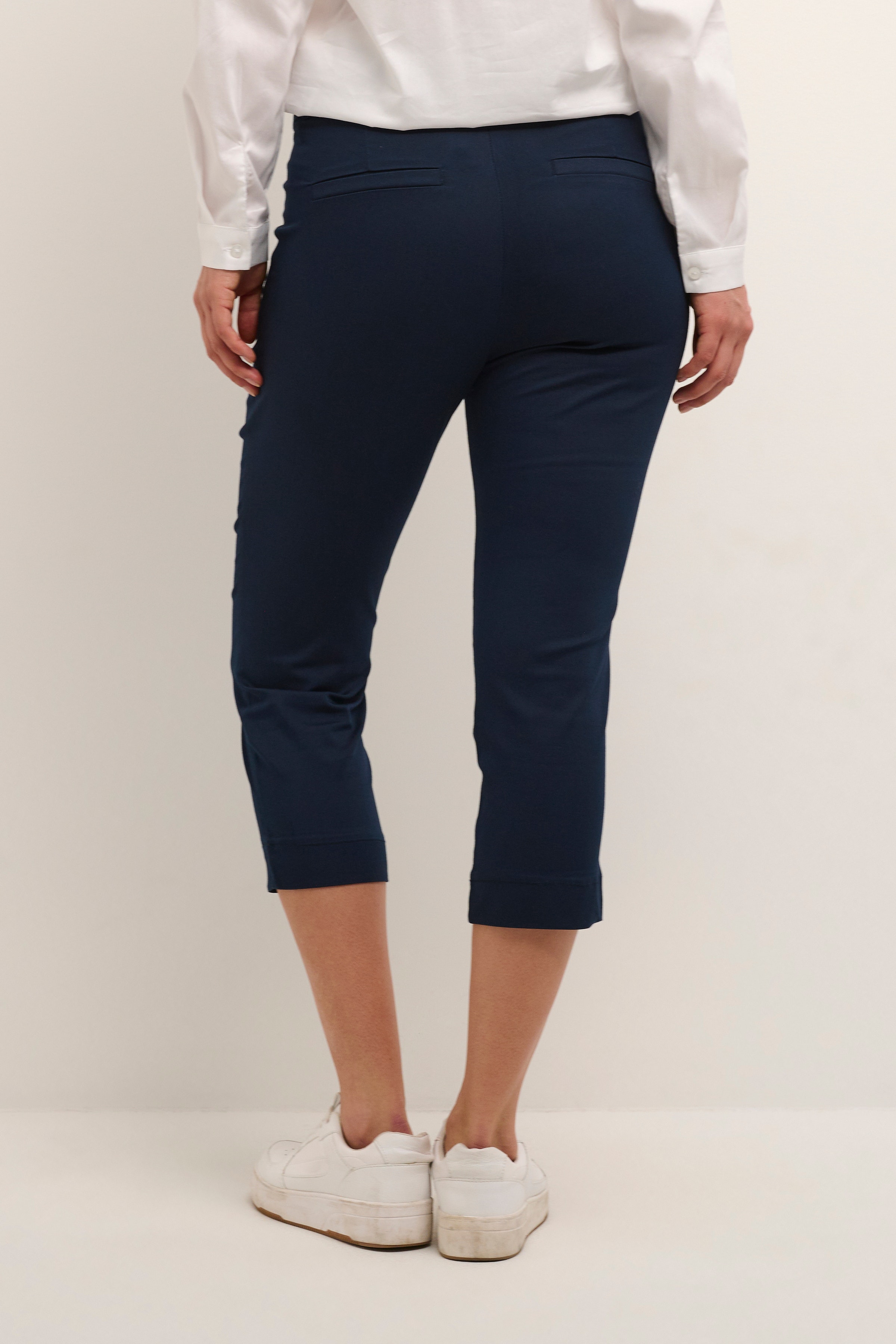 KAlea Capri Trousers LOOKBOOK BACK 10506815-194020