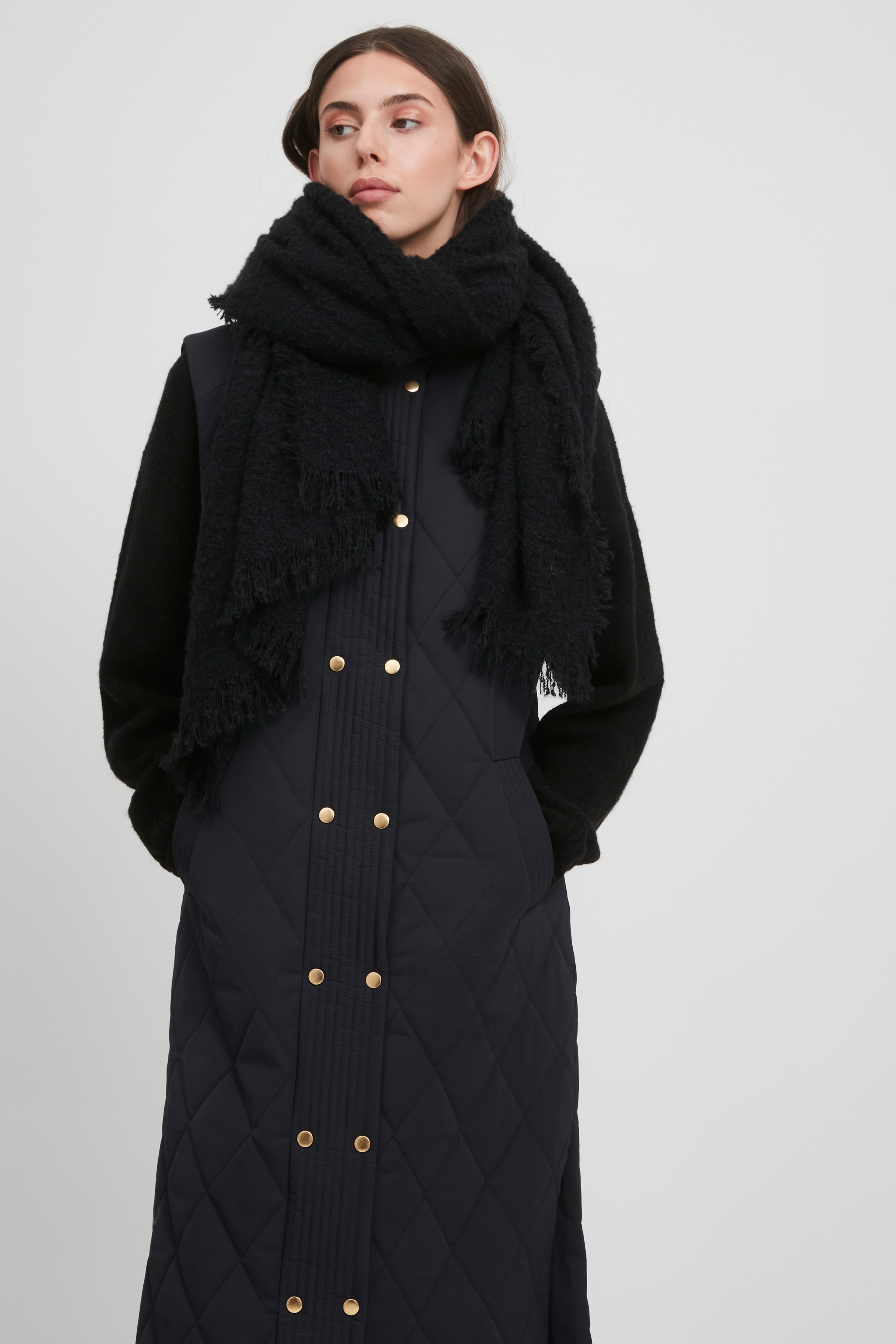 IABEA Scarf LOOKBOOK FRONT 20102383-194008
