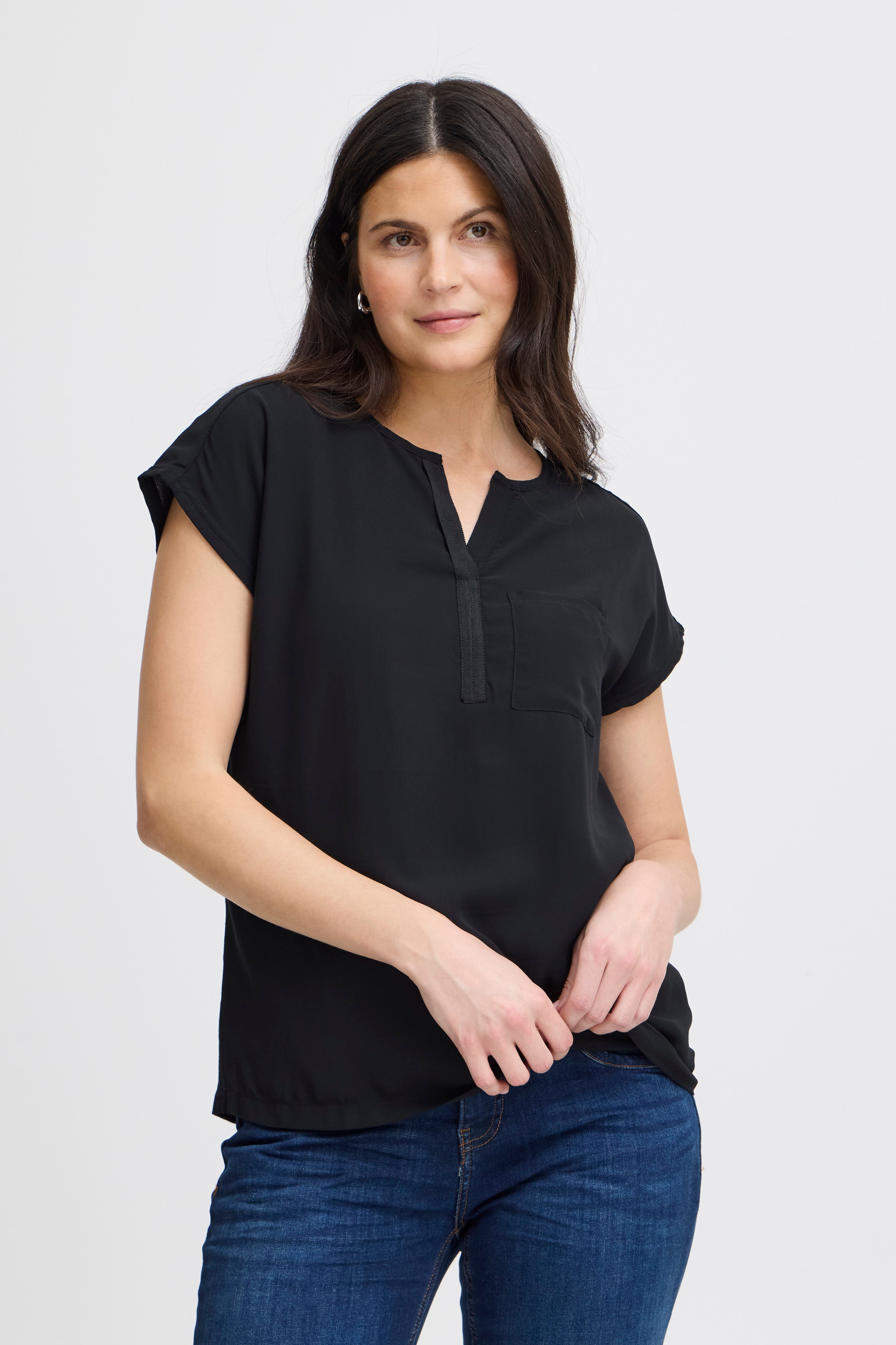 Kortermet bluse LOOKBOOK FRONT 20603737-60096