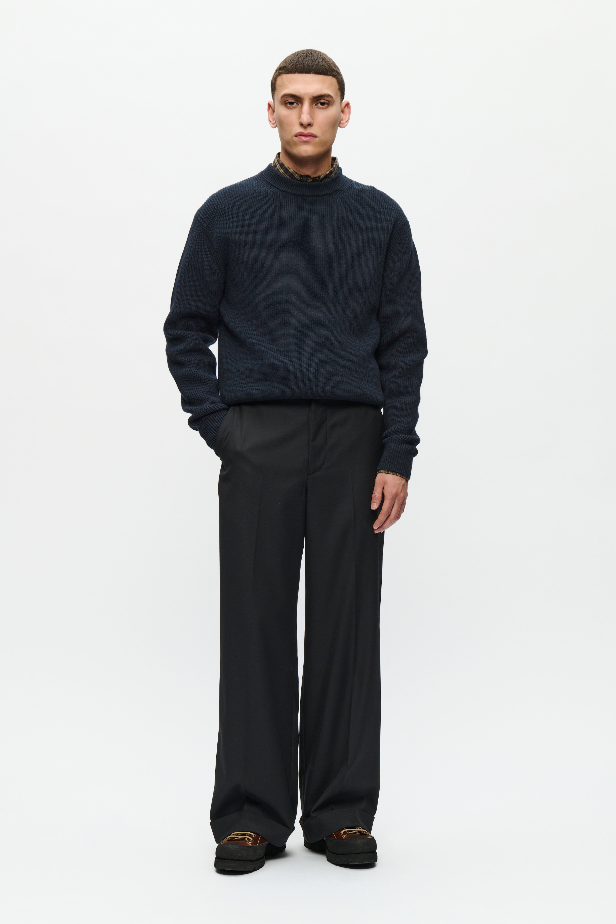 WWLuca Trousers LOOKBOOK FRONT 30251480-303700