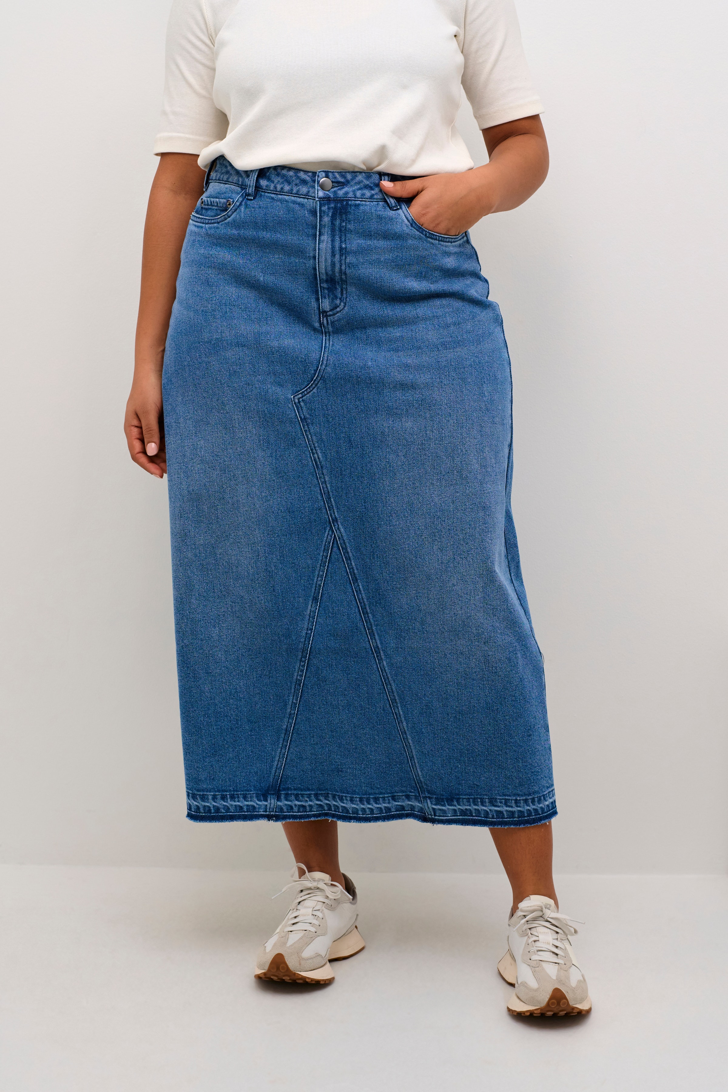 KCnicole Denim Skirt LOOKBOOK FRONT 10582510-103168