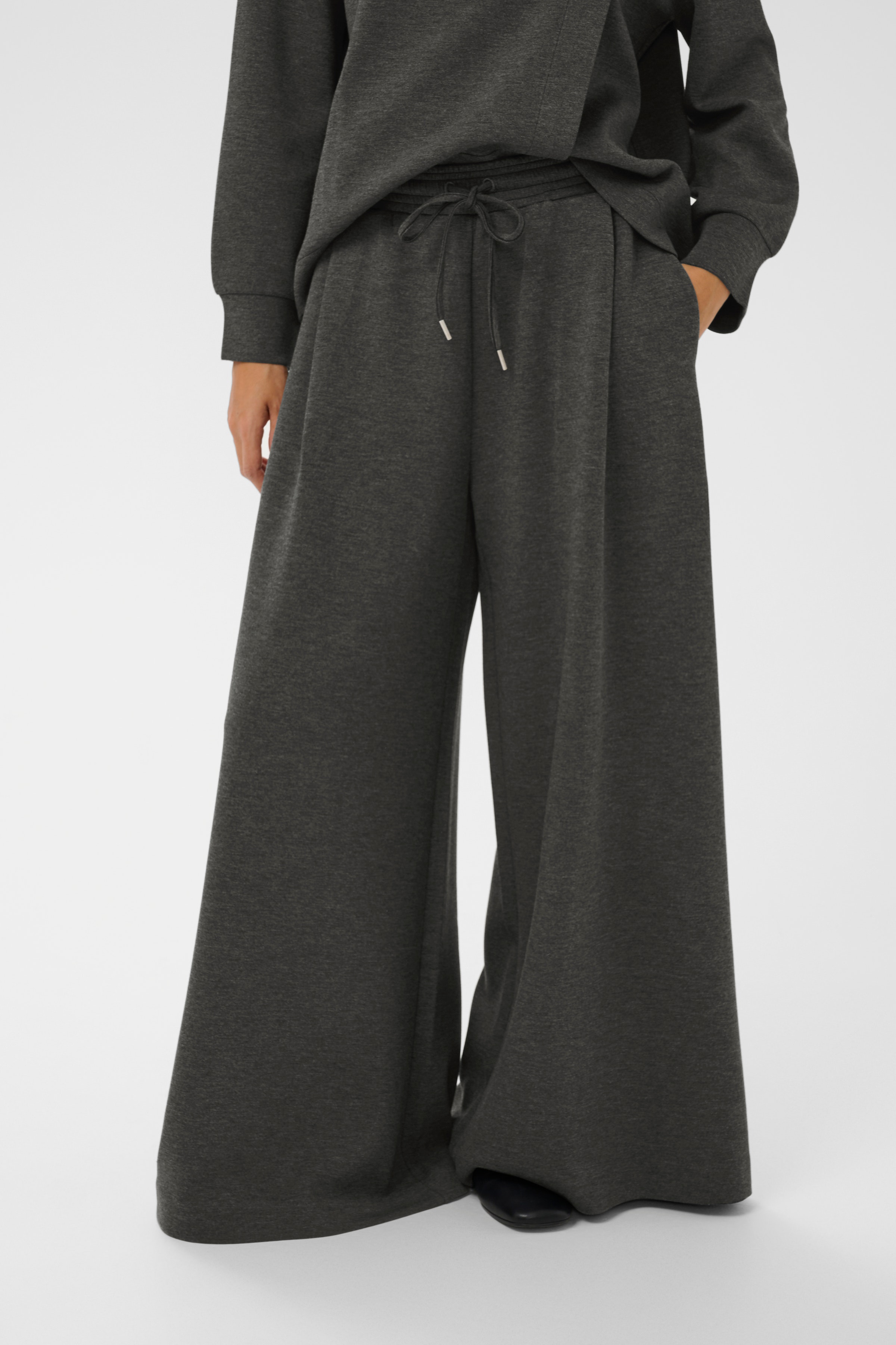 GidaIW Bukser LOOKBOOK FRONT 30111107-300596