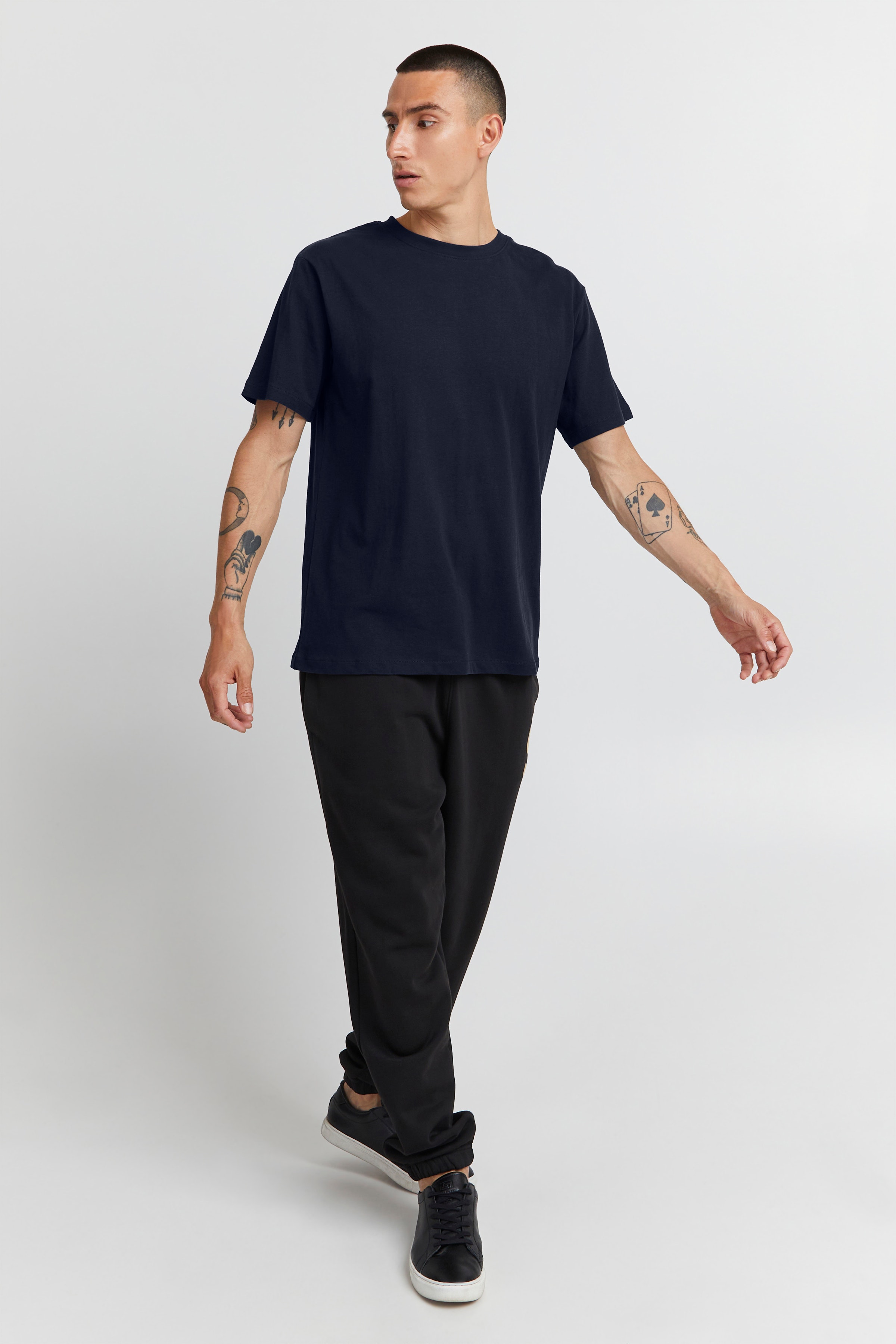 SDCADEL T-shirt LOOKBOOK FRONT 21107195-194010