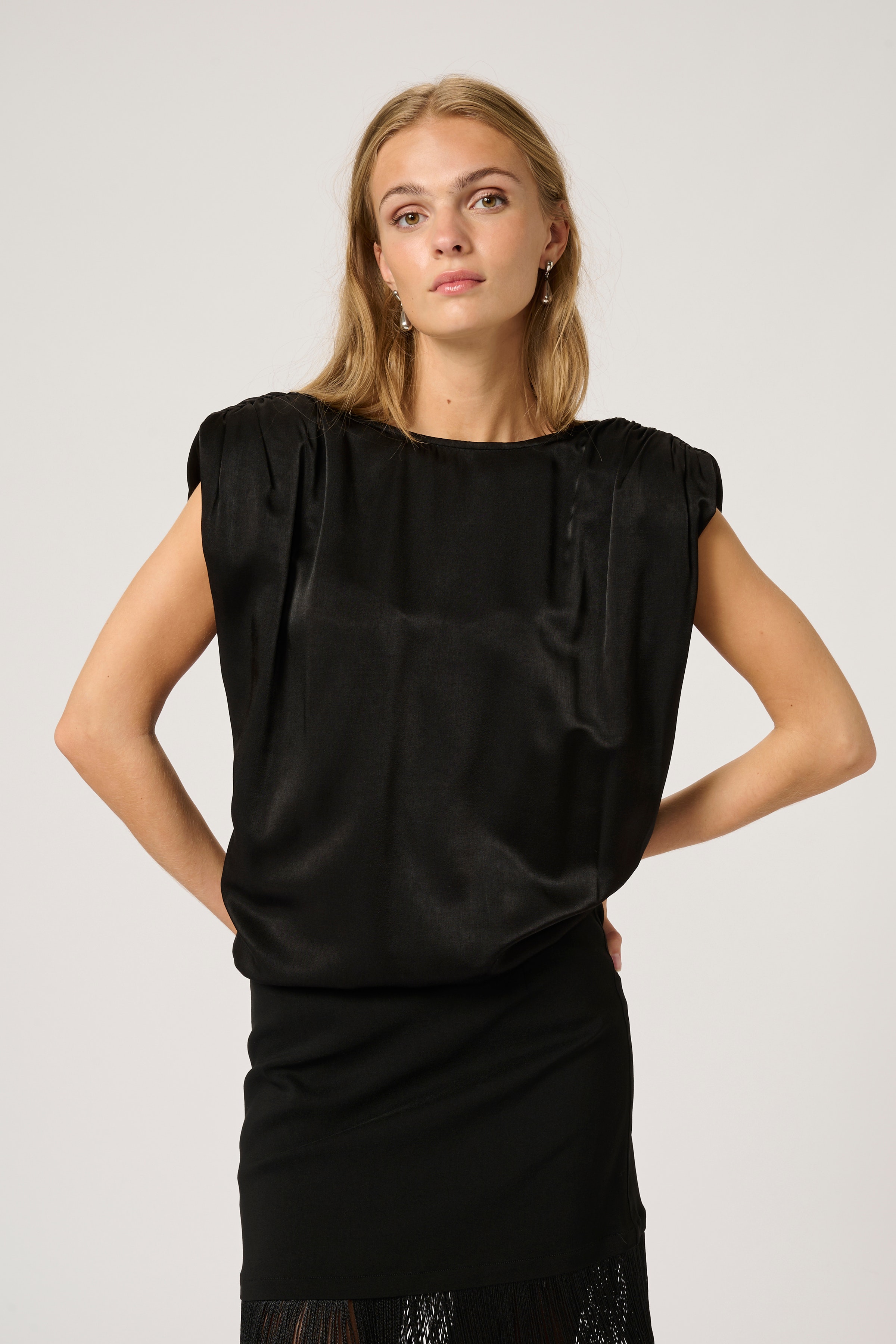 EstelleMW Top LOOKBOOK FRONT 10704946-100031