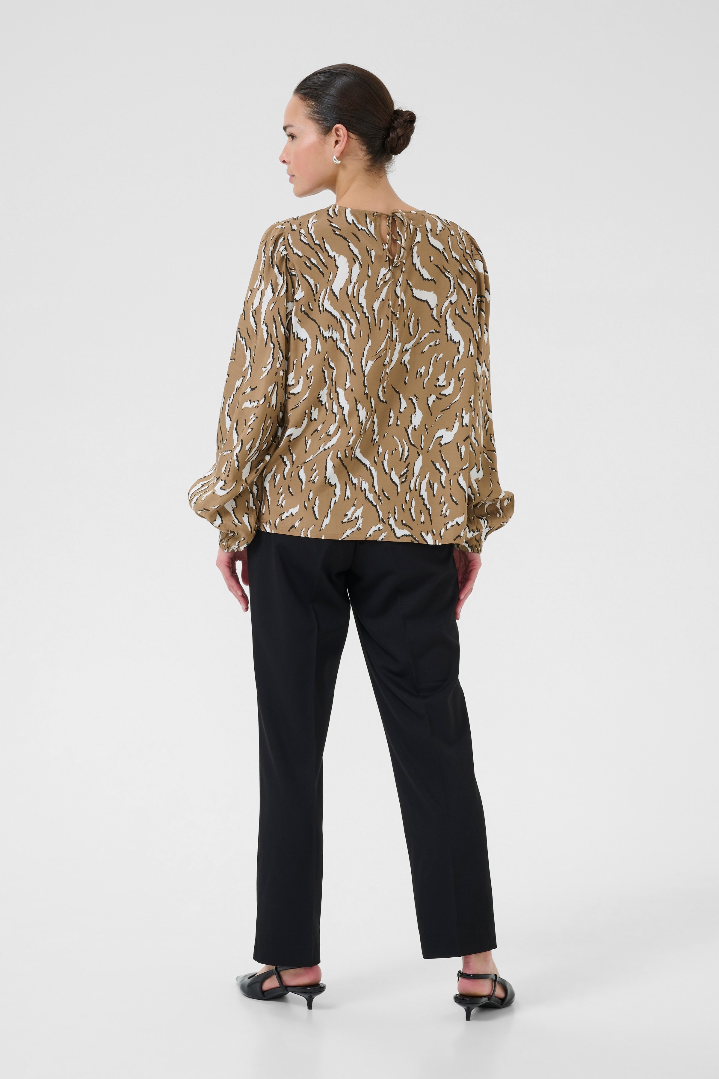 KAmille Blouse LOOKBOOK BACK 10510519-108184