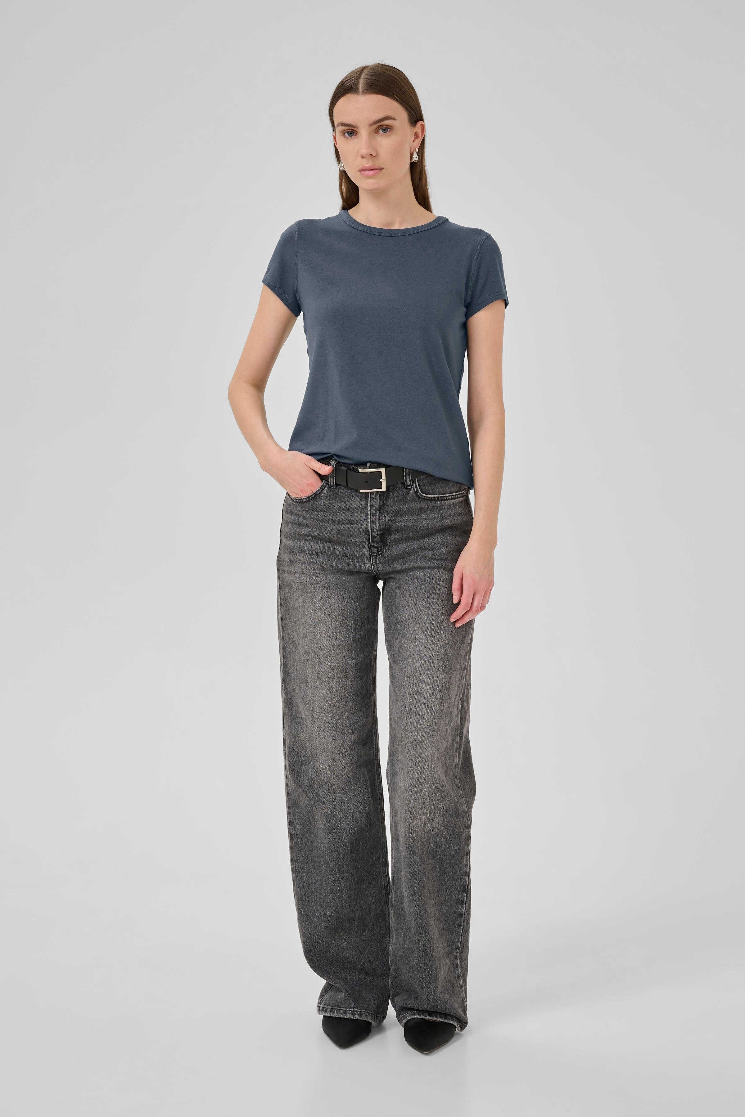 16 THE MODAL TEE LOOKBOOK FRONT 10703596-194220