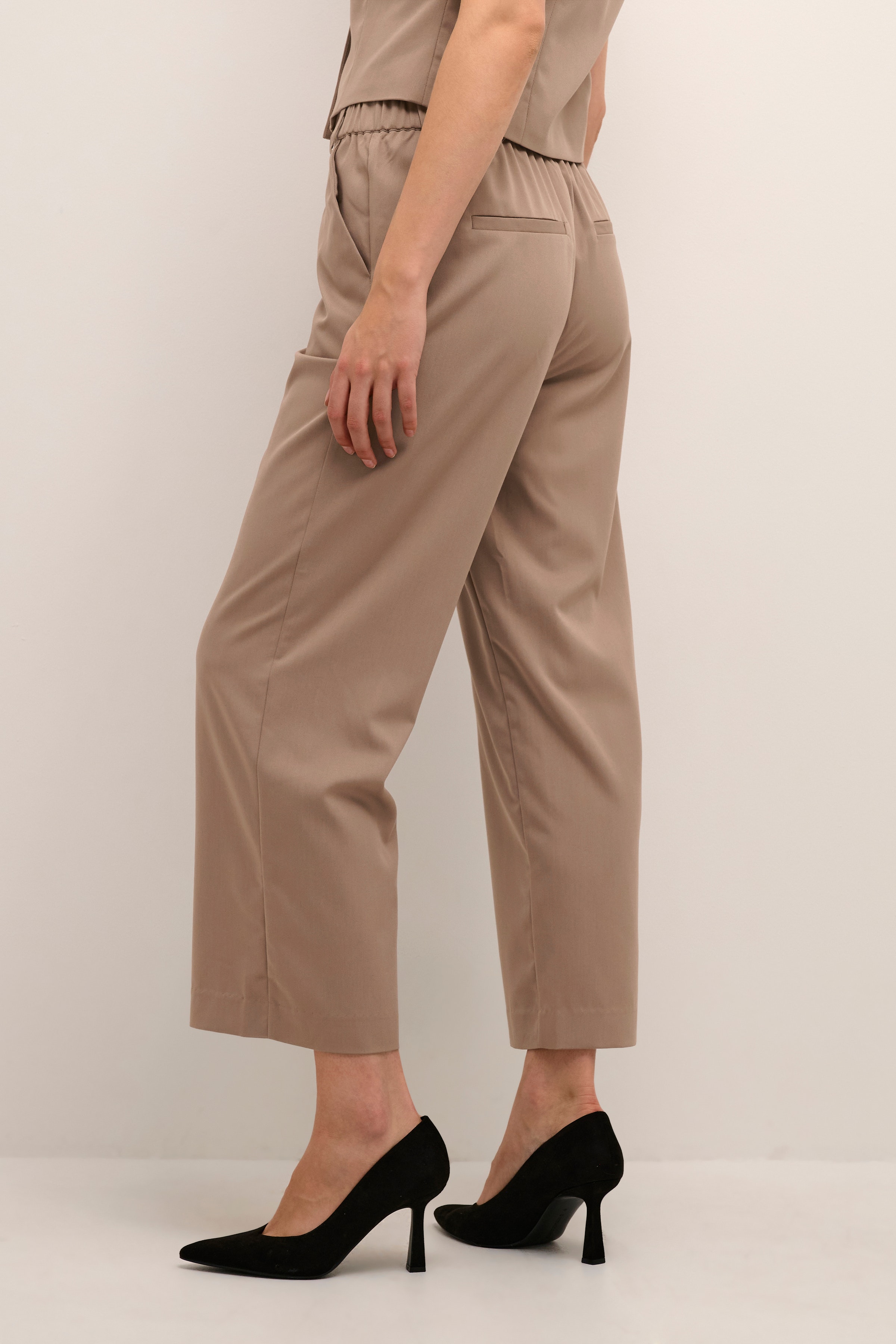 CRKaja Trousers LOOKBOOK BACK 10611337-170807