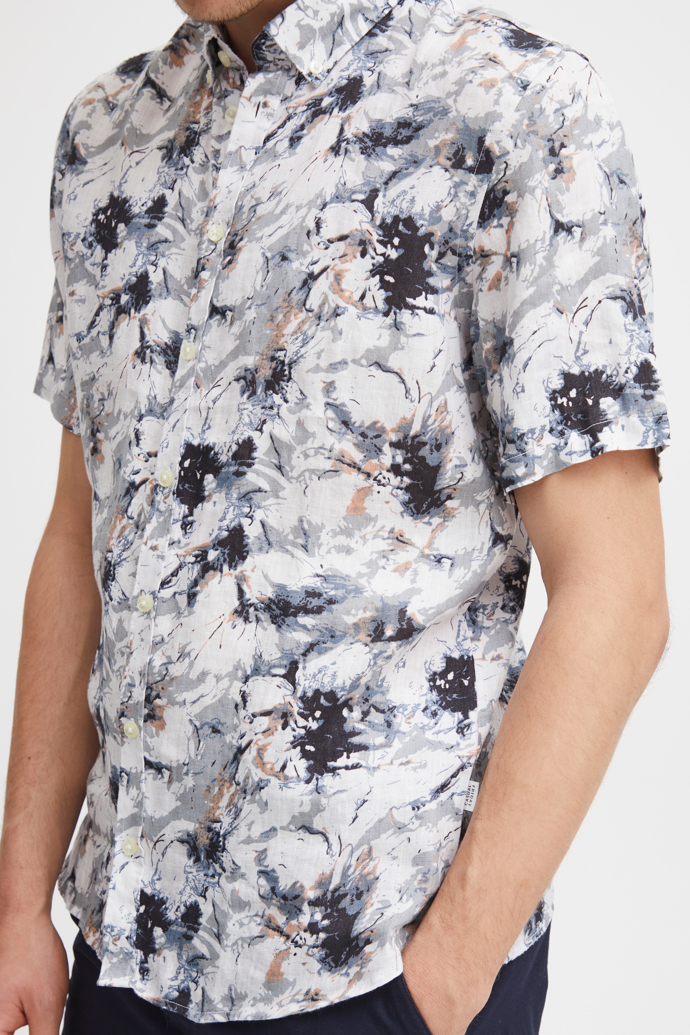 Short sleeved shirt LOOKBOOK DETAIL 20504666-110602