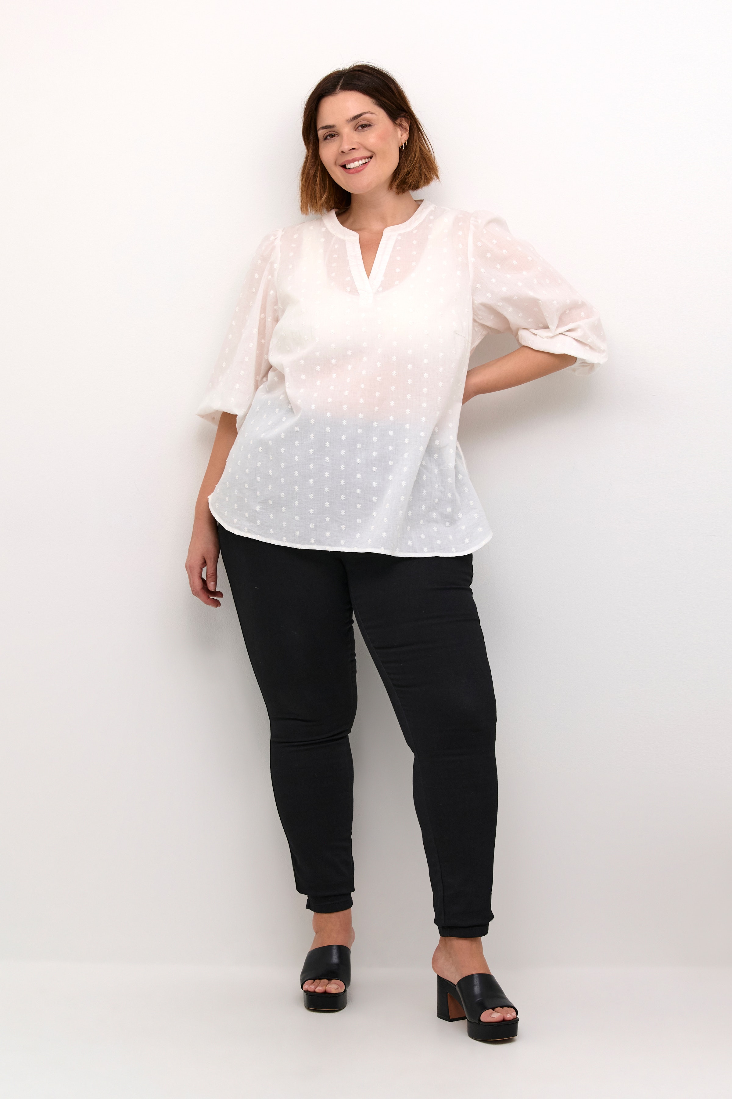 KCjolana Blouse LOOKBOOK FRONT 10582206-106922