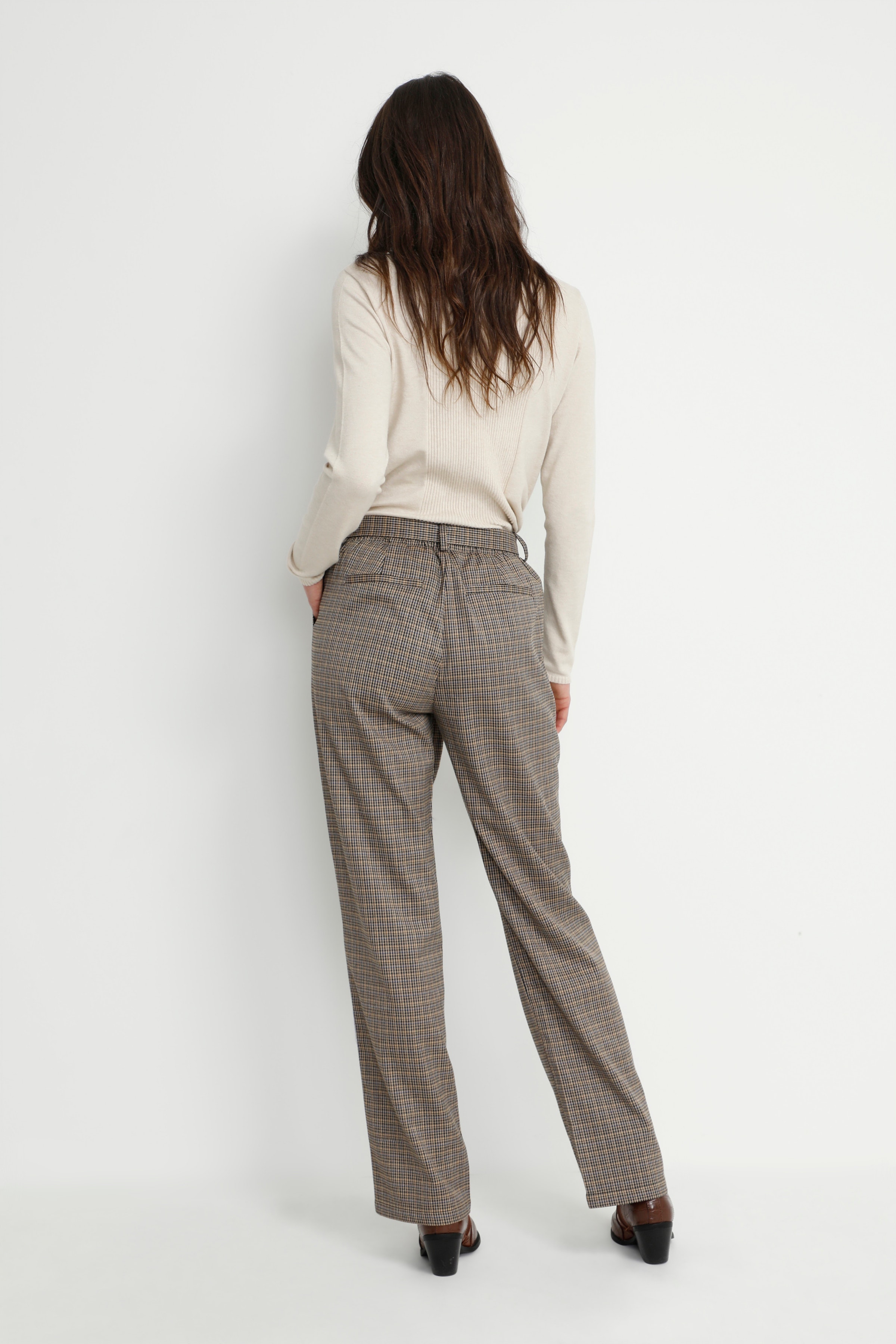 CRChekia Trousers LOOKBOOK BACK 10610557-103300