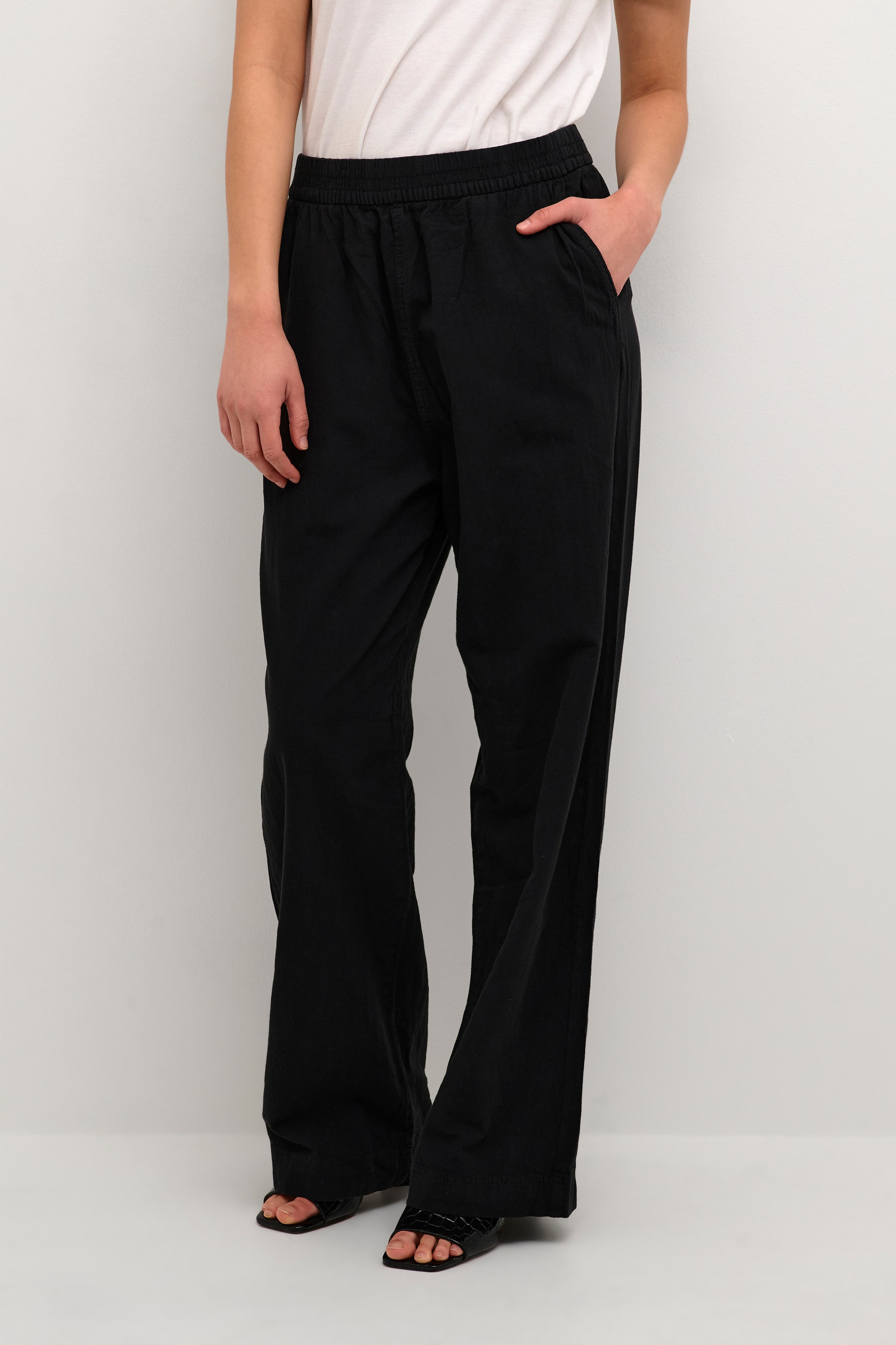 KAnaya Trousers LOOKBOOK FRONT 10507661-100121