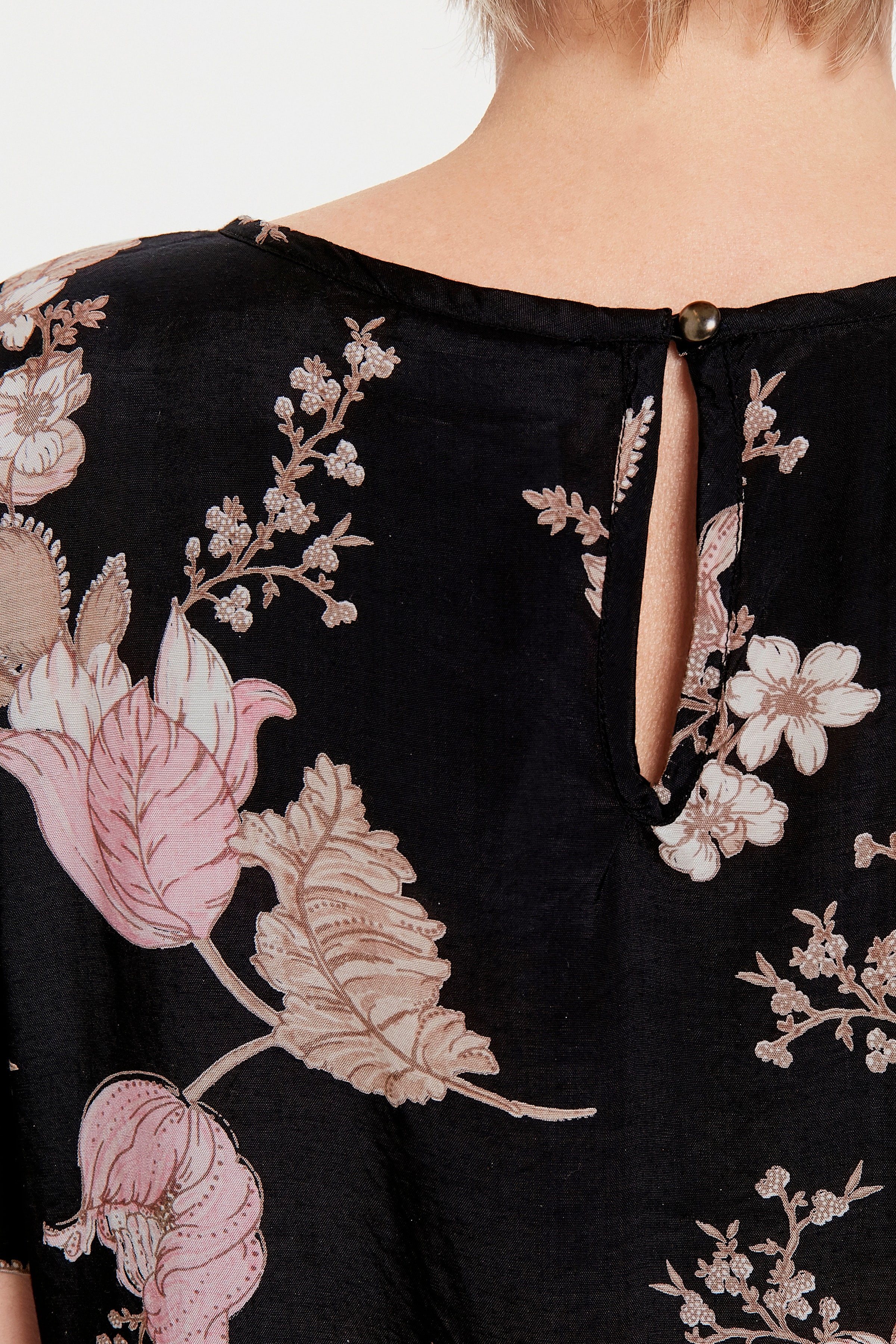 Kortärmad blus LOOKBOOK DETAIL 10503135-50600