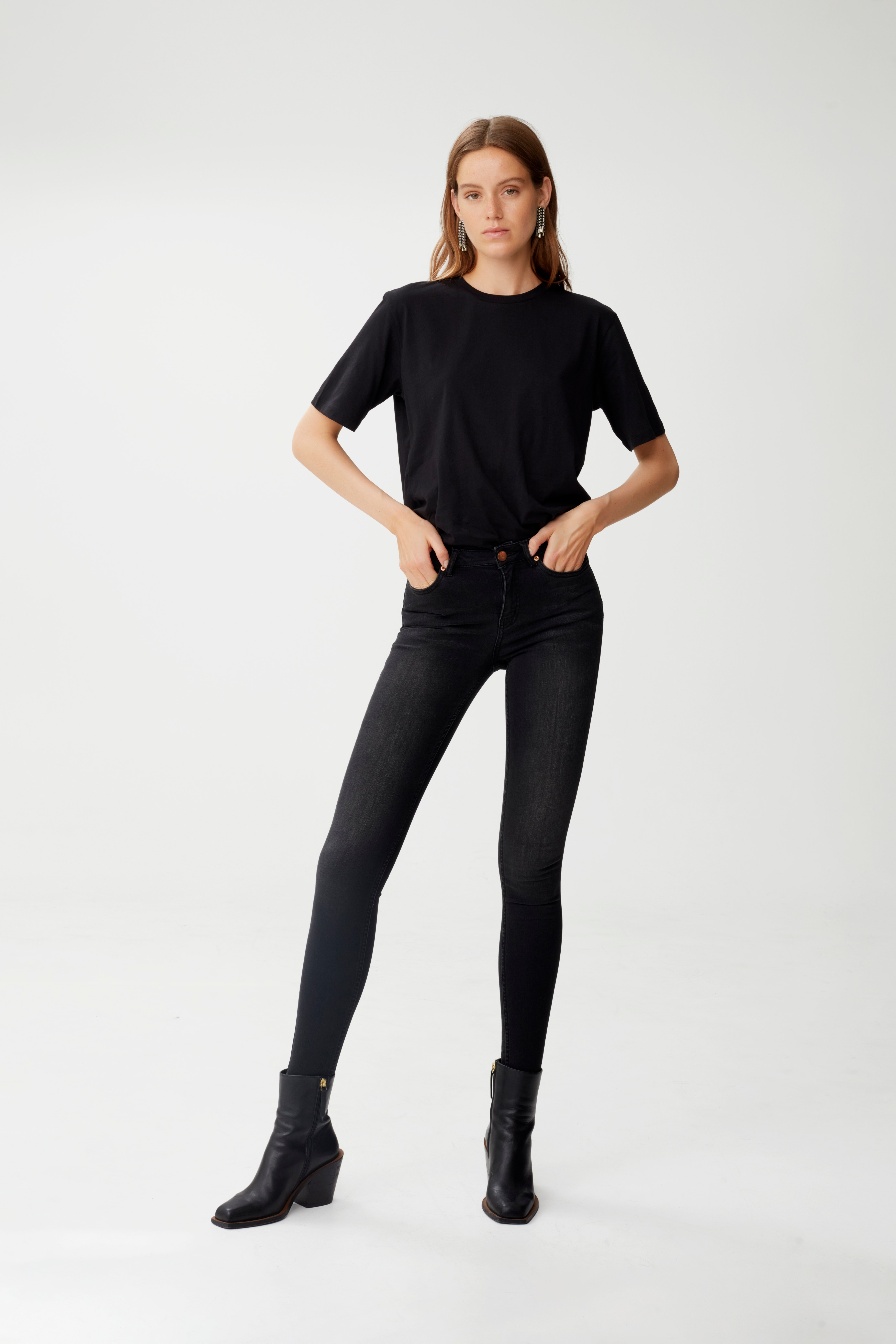 Maggie Jeans LOOKBOOK FRONT 10900066-90899