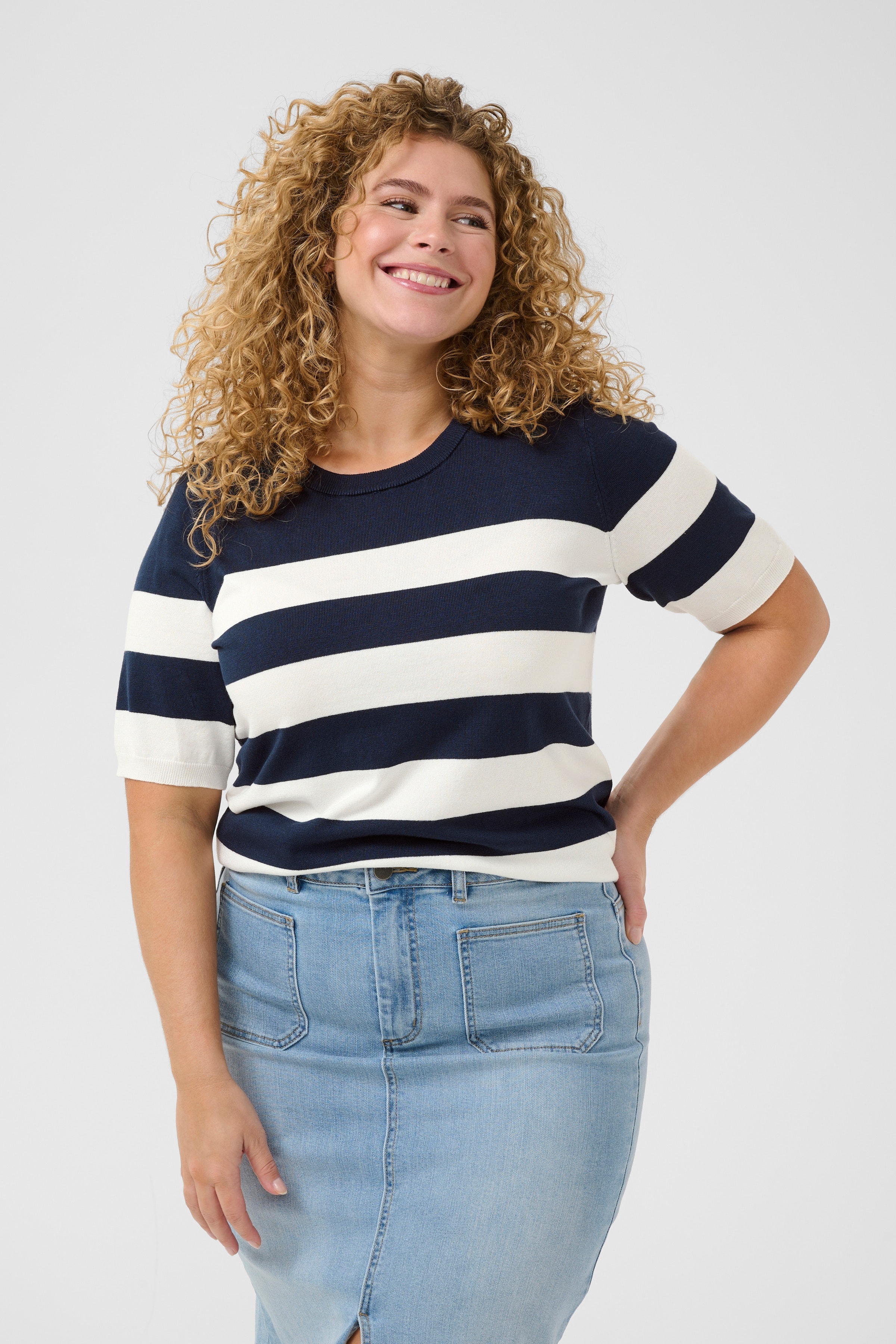 KClizzy Pullover LOOKBOOK FRONT 10582914-107457