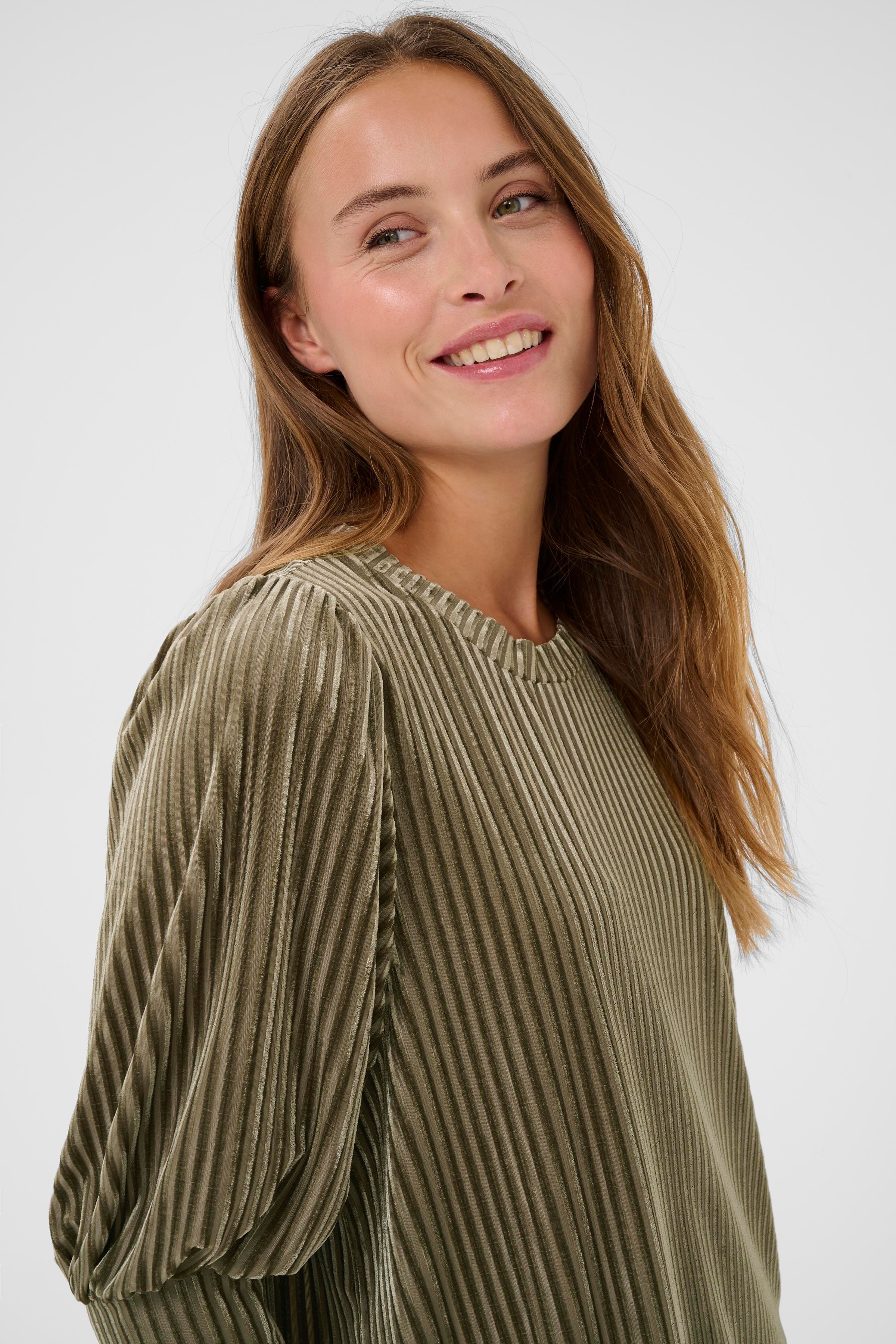KAcaca Velourbluse LOOKBOOK DETAIL 10503887-190808