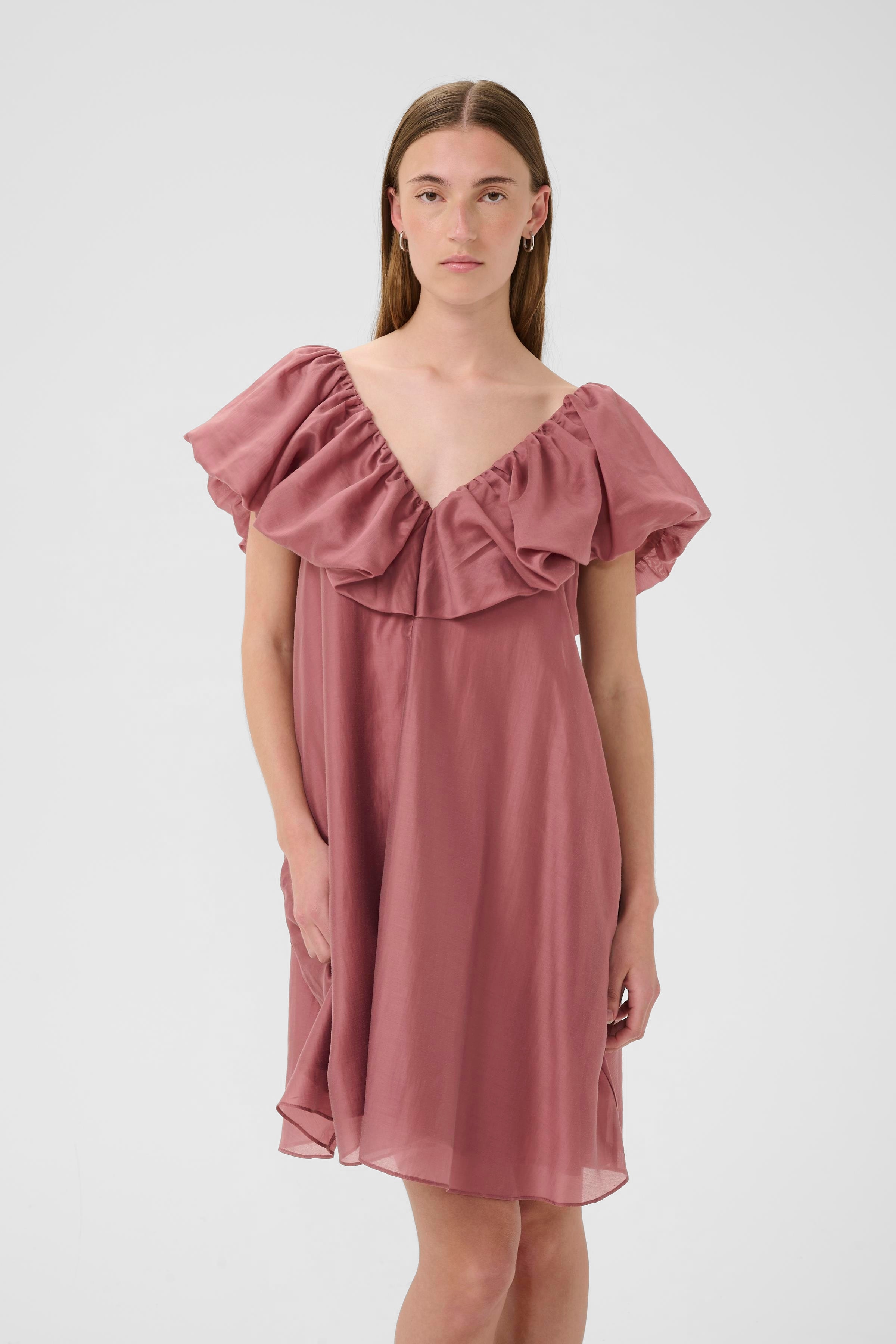 AmeliaIW Kjole LOOKBOOK FRONT 30110863-171516
