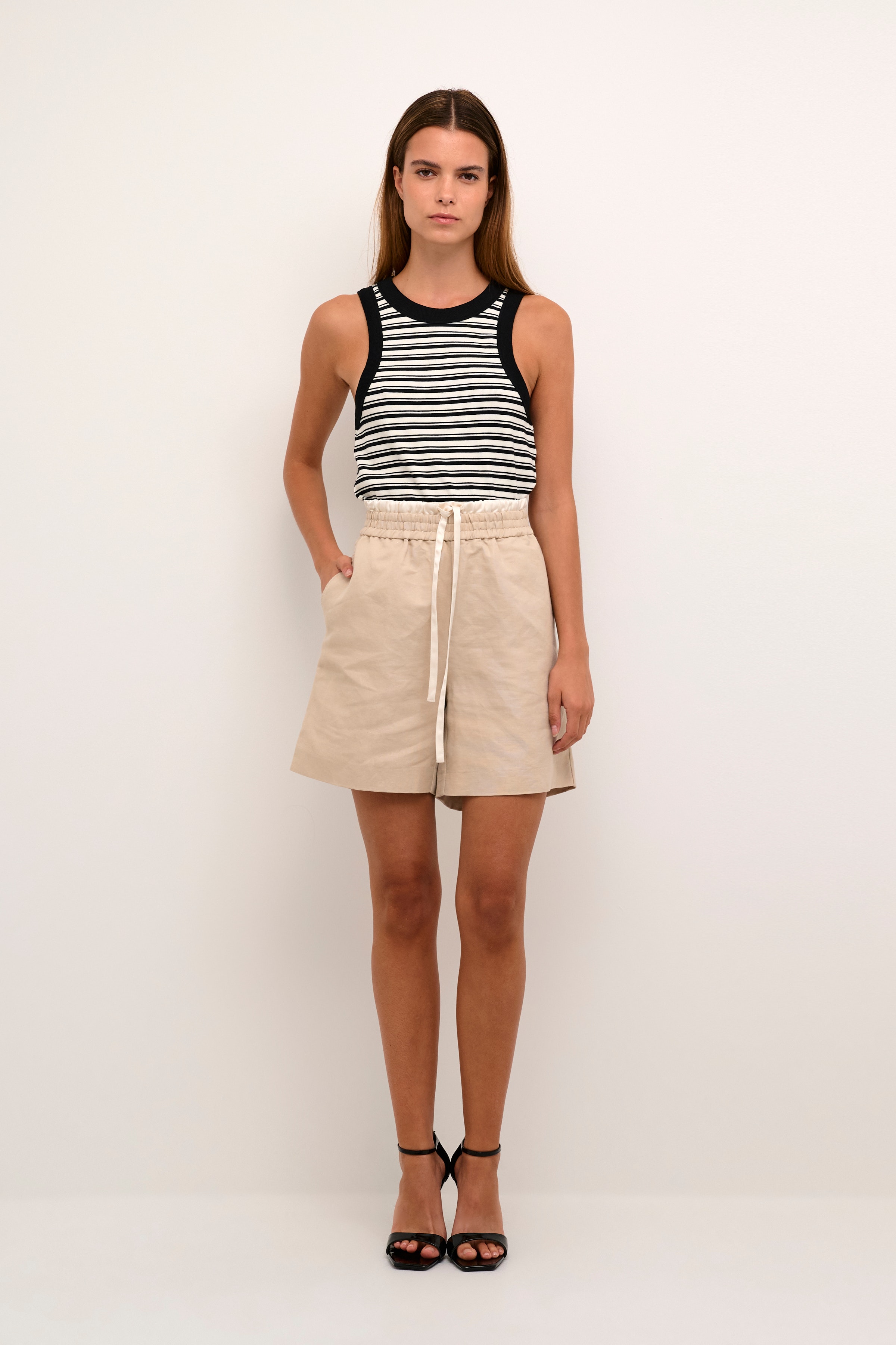 ObiKB Linnen shorts LOOKBOOK FRONT 10104947-141106