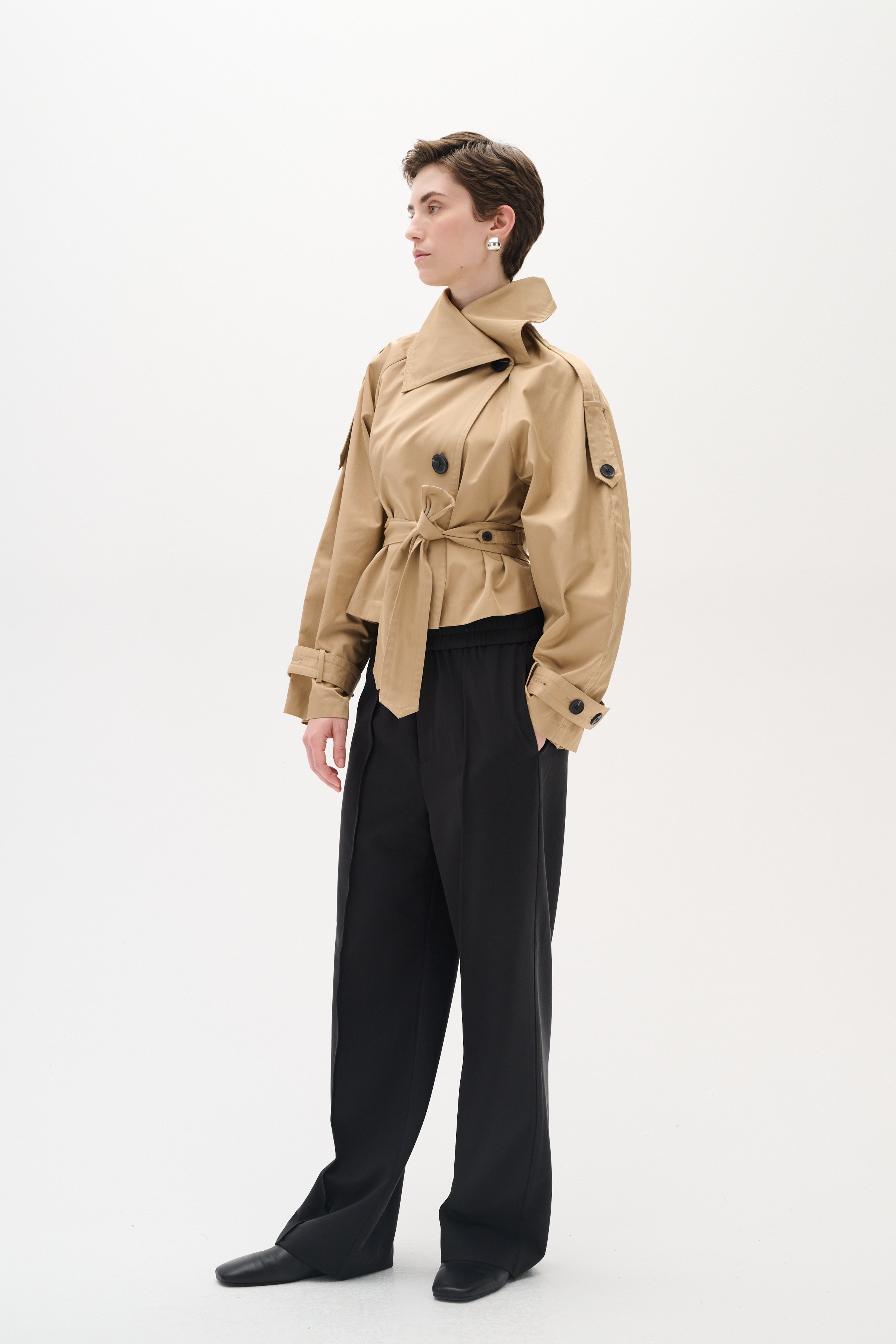 UmayaIW Kort trenchcoat LOOKBOOK FRONT 30110021-171320