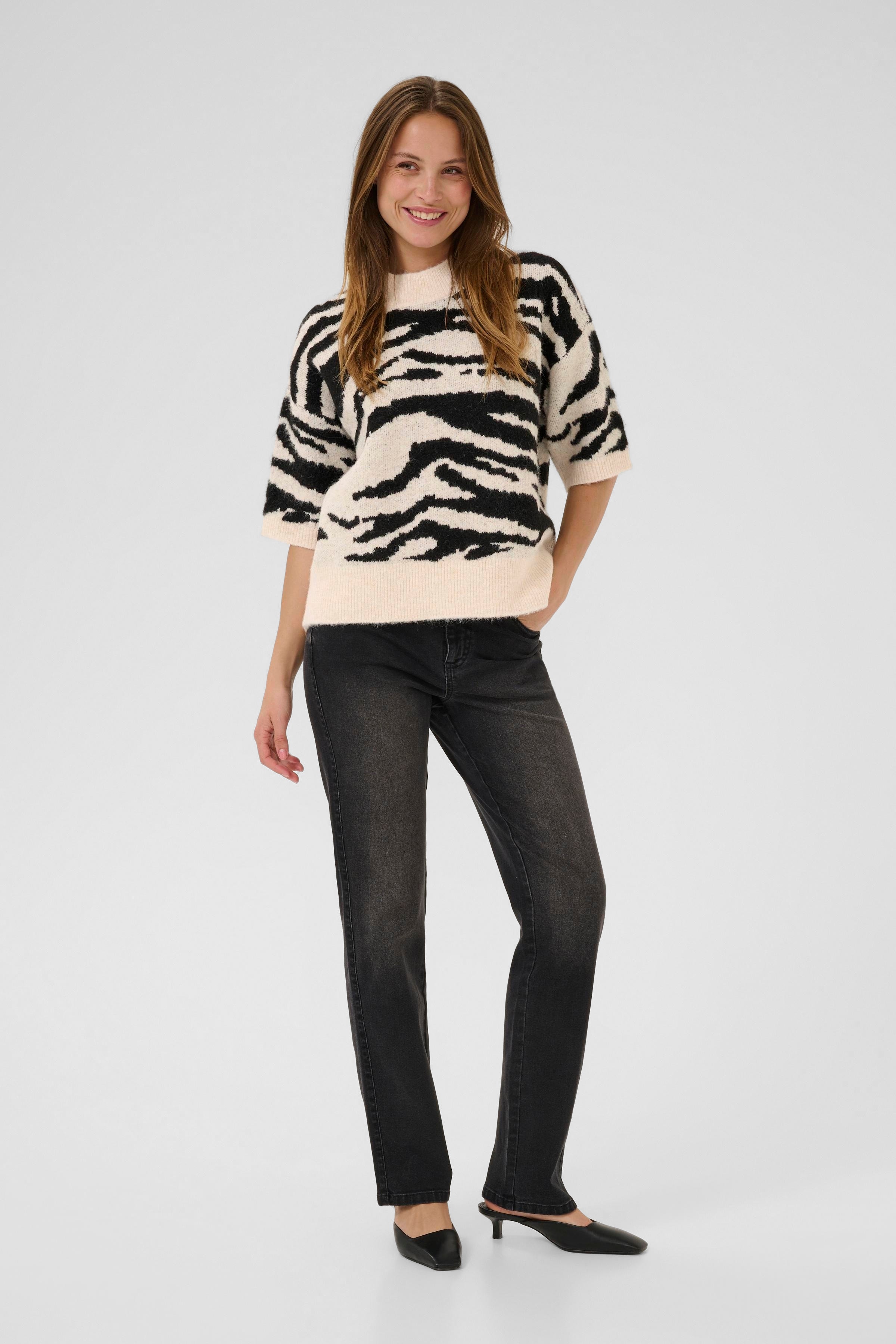 KAsandra Pullover LOOKBOOK FRONT 10510453-108299
