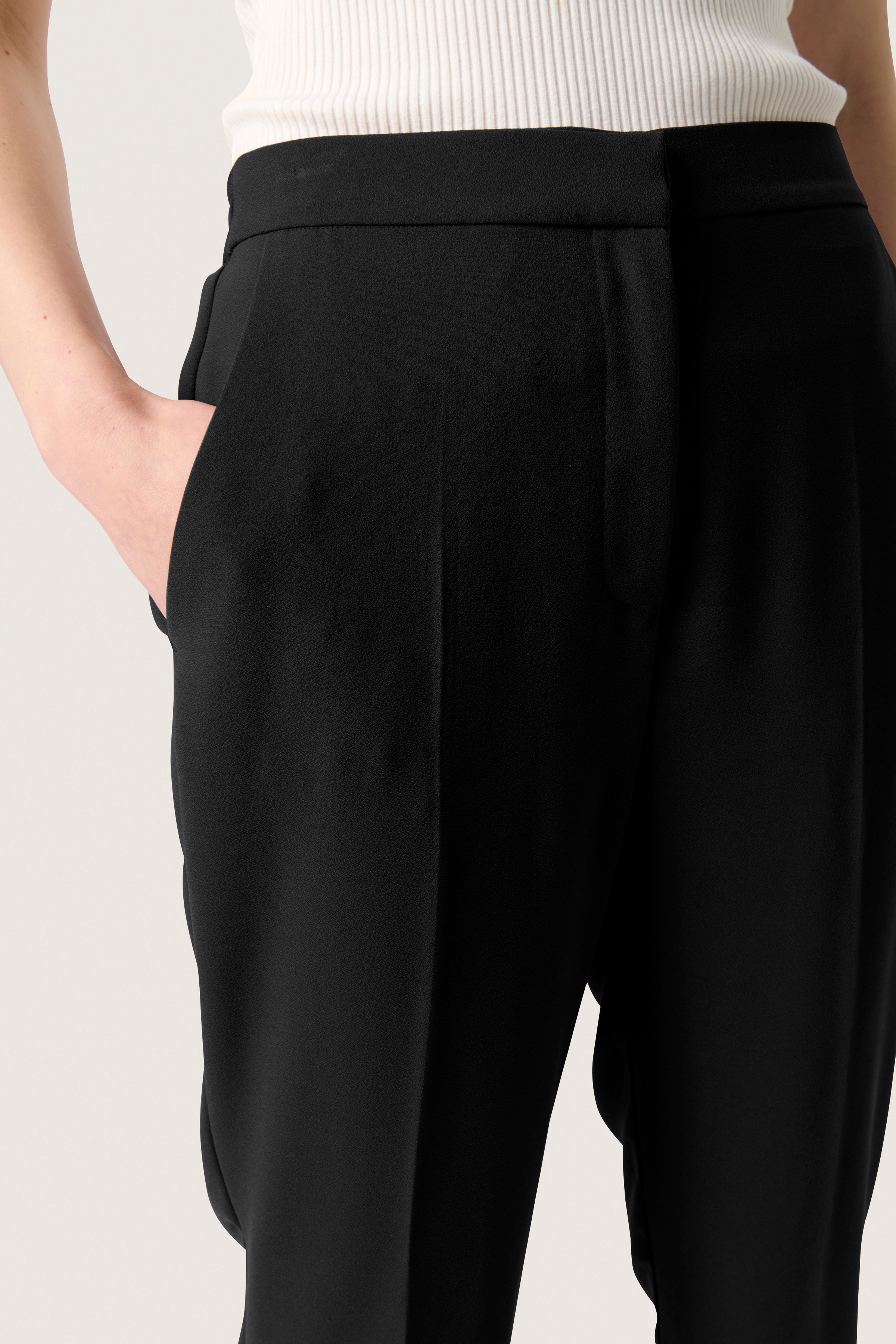 SLShirley Trousers LOOKBOOK DETAIL 30407698-194008