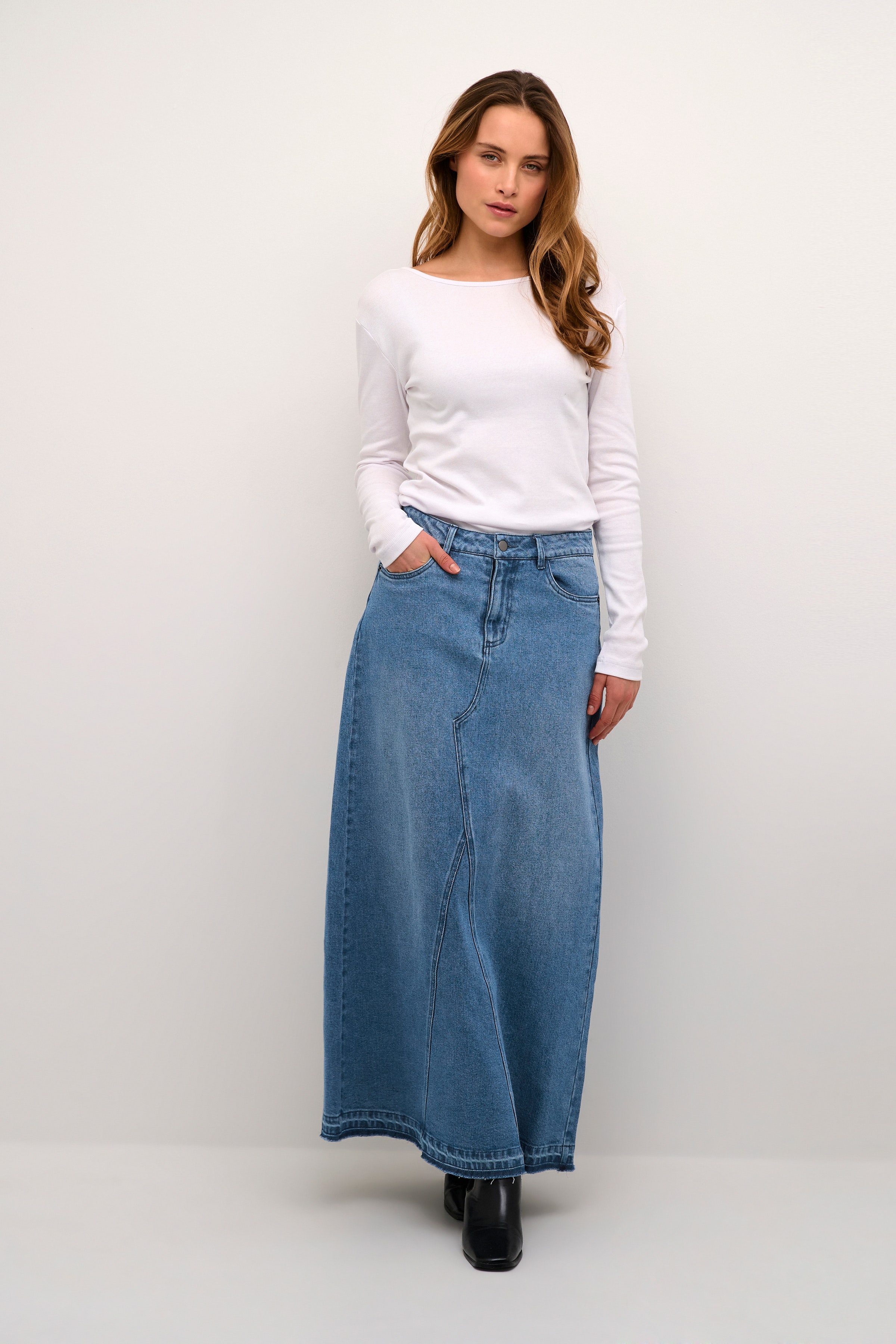 KAnicola Denim Skirt LOOKBOOK FRONT 10552307-103168