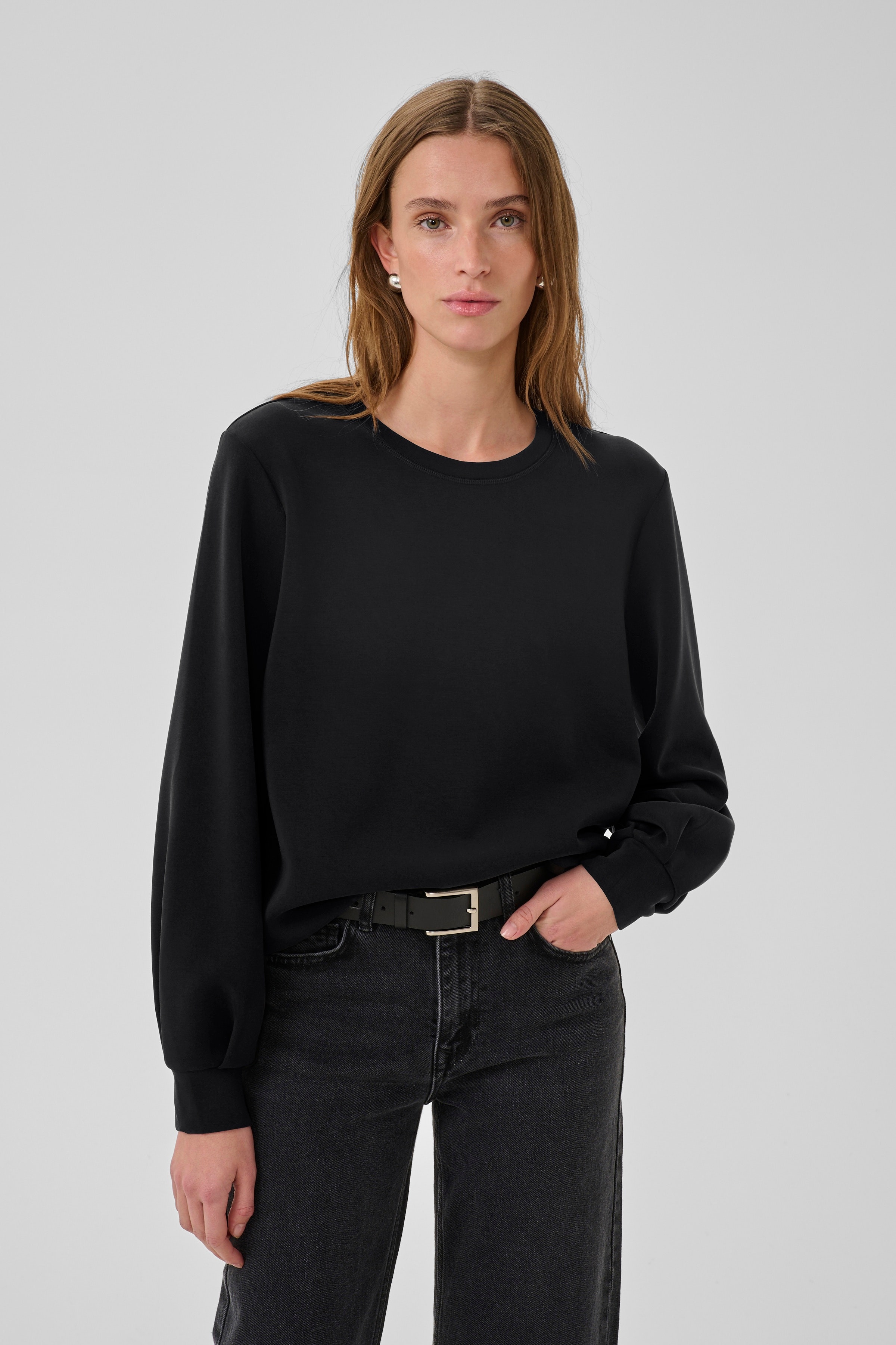 23 THE SWEAT BLOUSE LOOKBOOK FRONT 10703583-100031