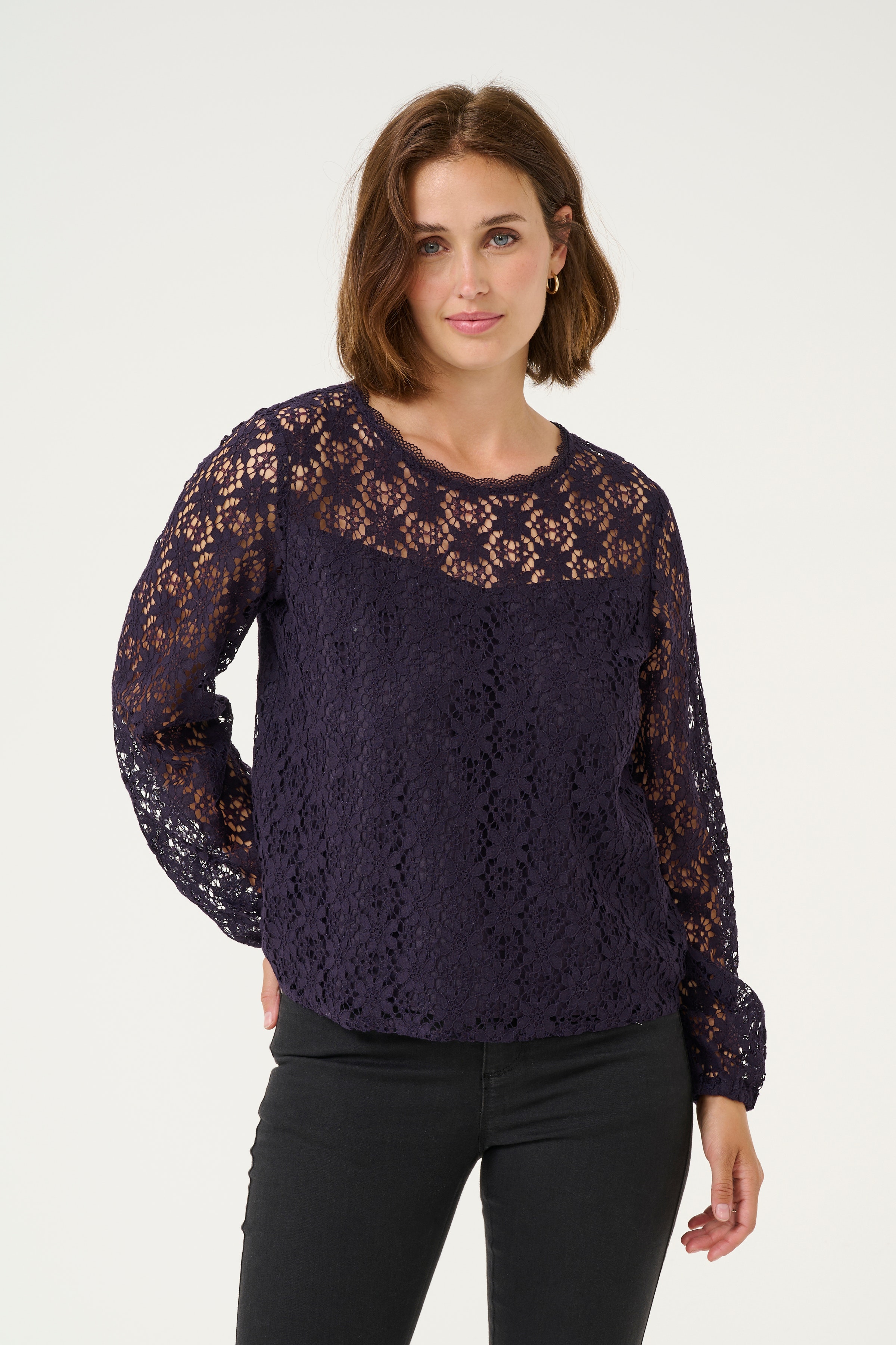 KAsilje Blouse en dentelle LOOKBOOK FRONT 10509635-106557