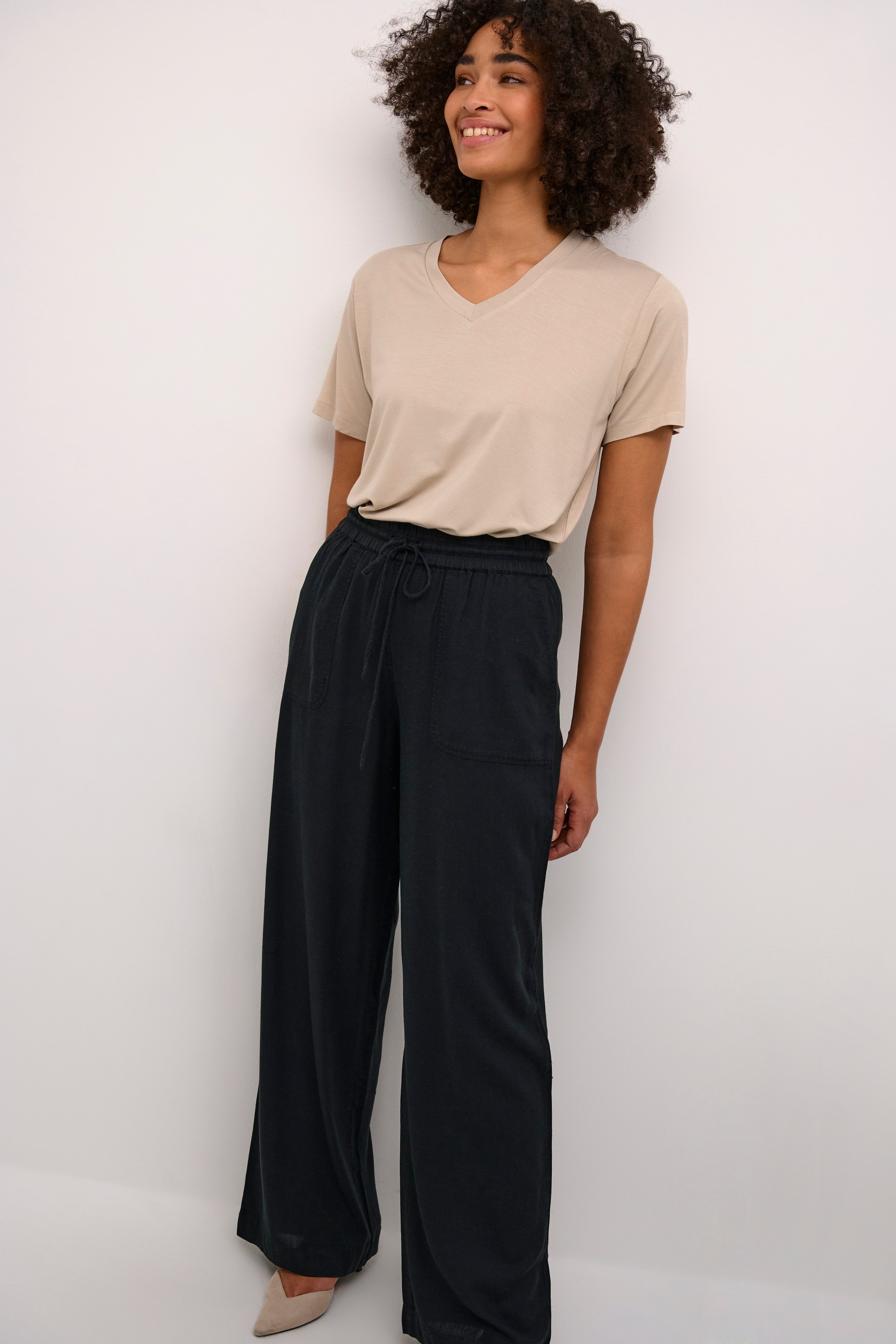 KAmilia Linen trousers LOOKBOOK DETAIL 10508314-100121