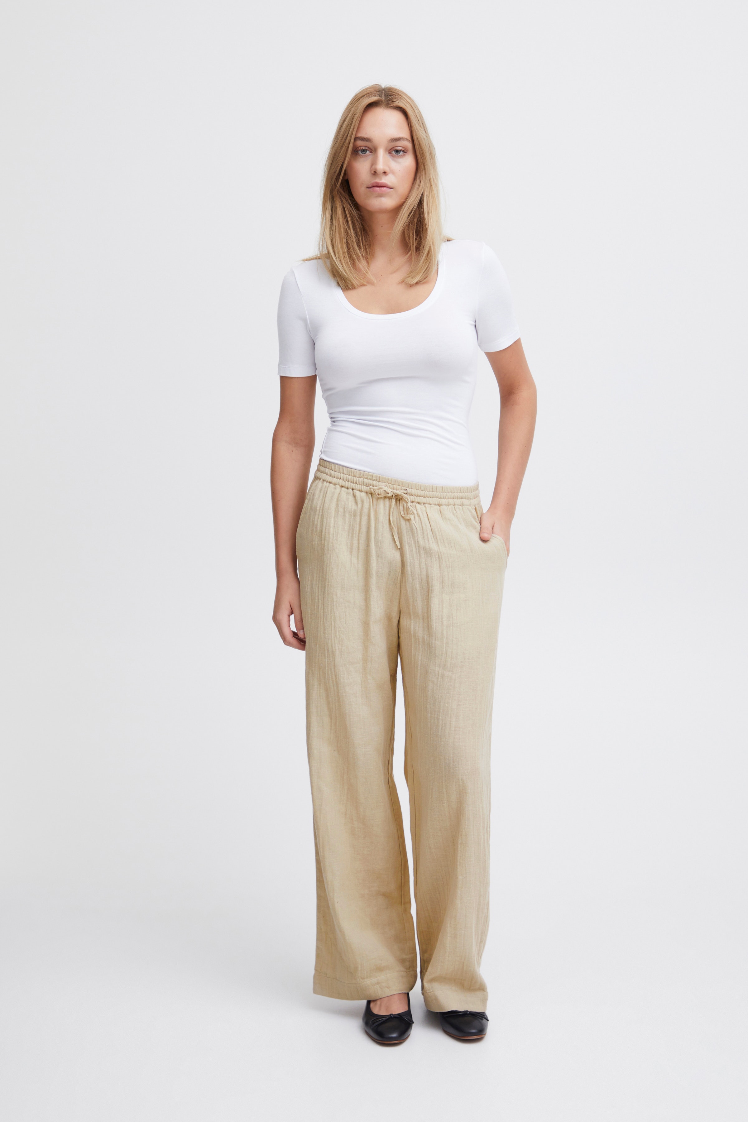 IAFOXA Hose LOOKBOOK FRONT 20121644-151308