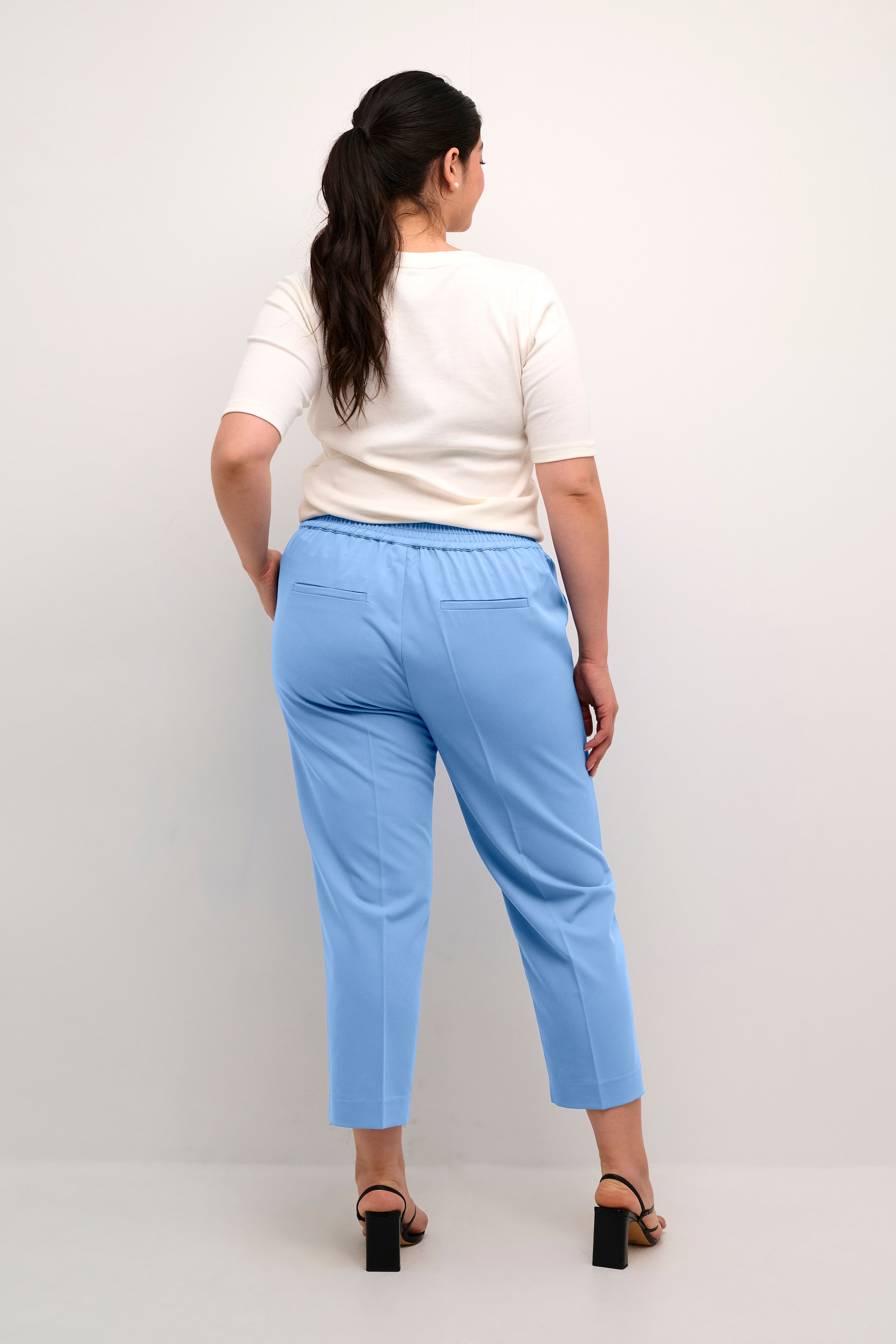 KCsakira Cropped Trousers LOOKBOOK BACK 10580650-183936