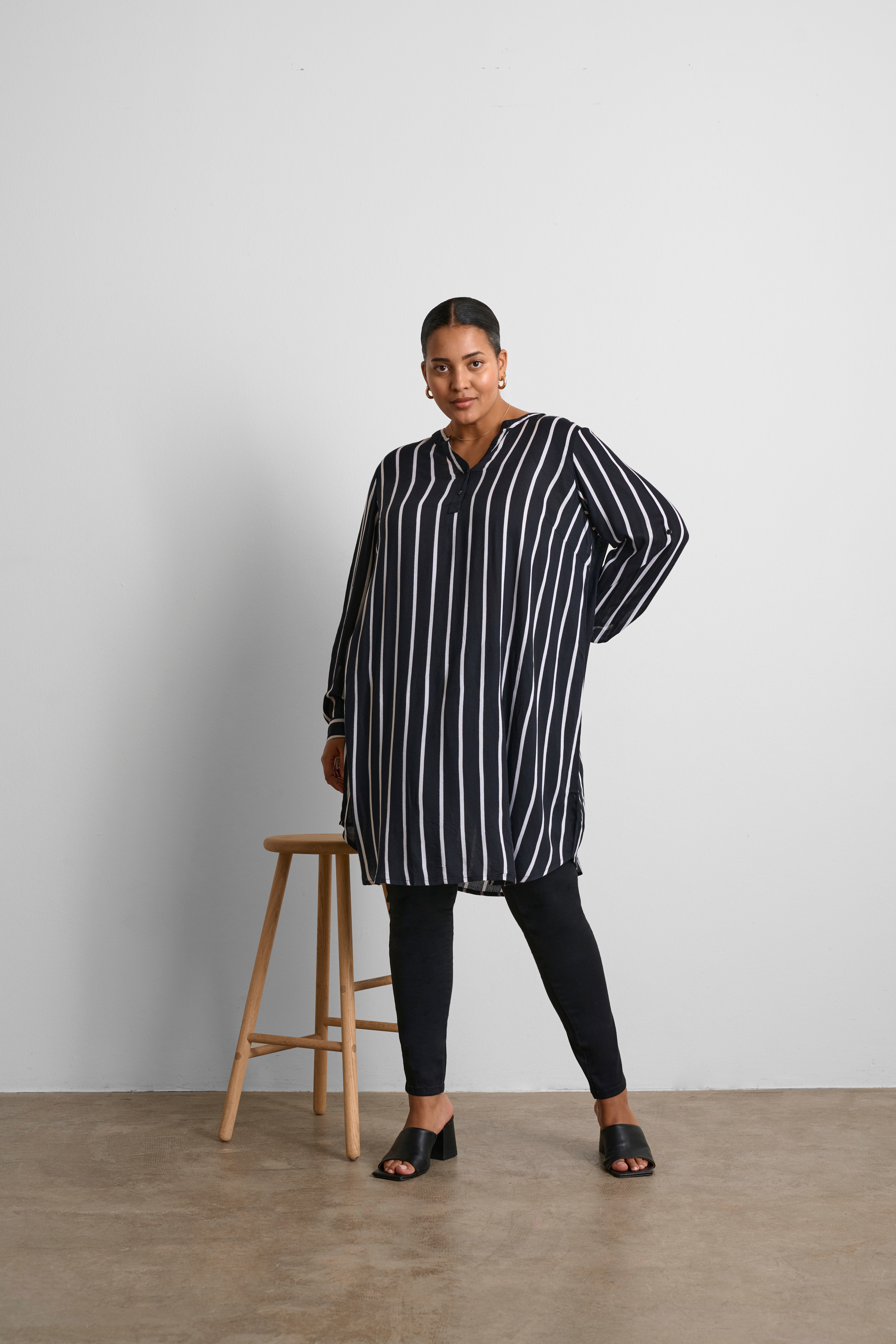 KCmilana Kleid LOCATION NONE 10580625-100596