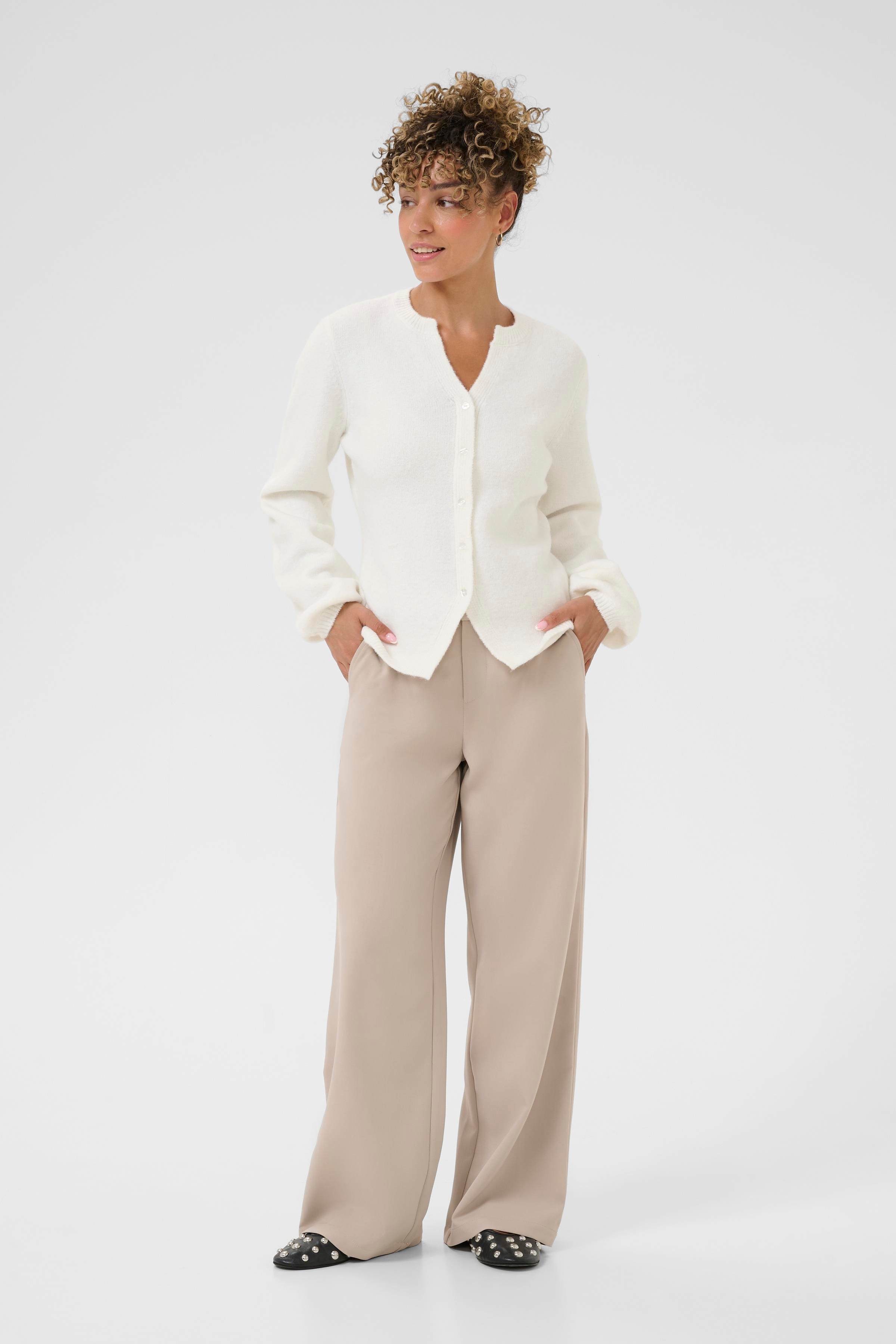 CRBelle Pullover LOOKBOOK FRONT 10614445-110701