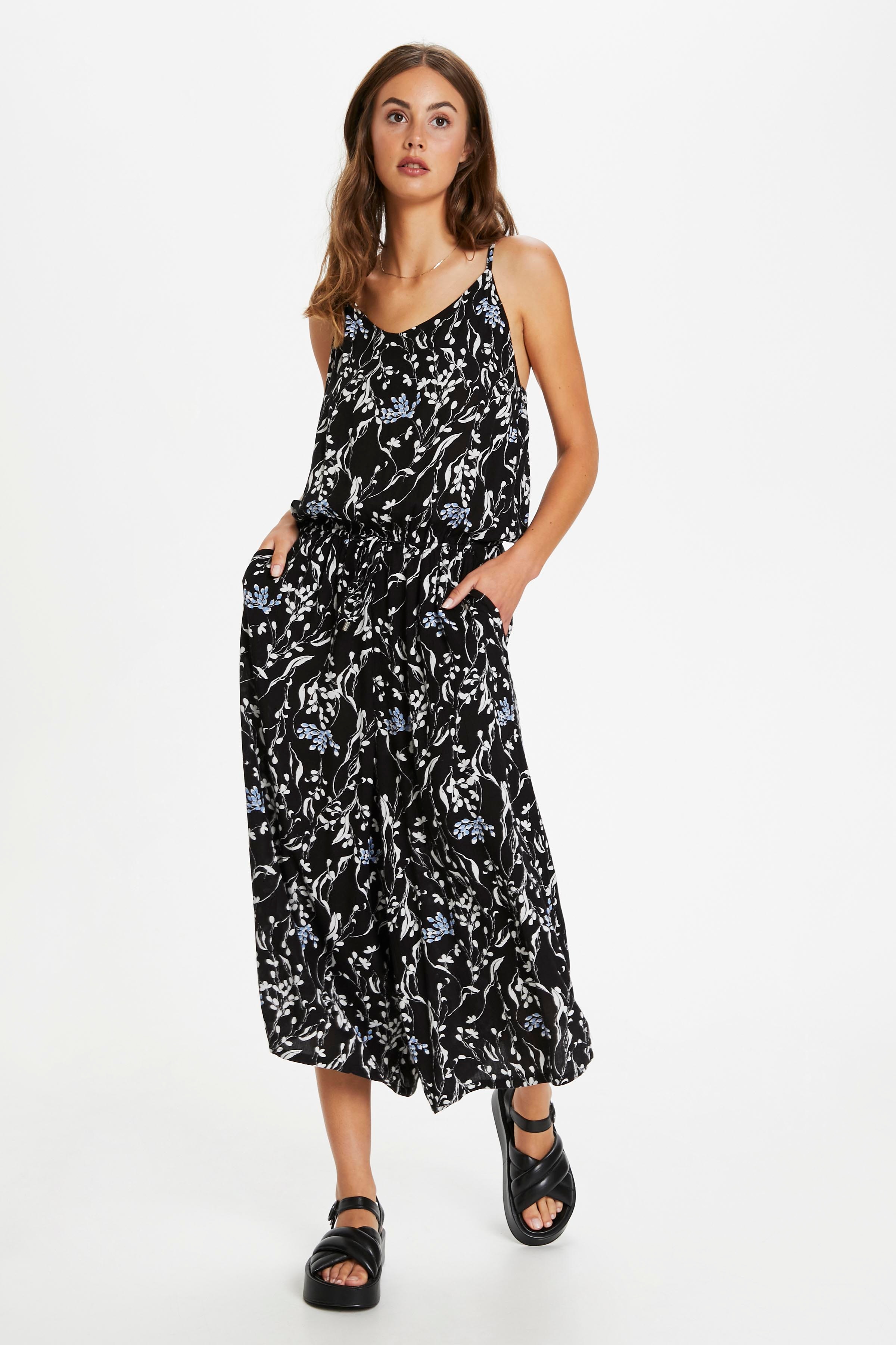 SLZaya Most Jumpsuit

 LOOKBOOK FRONT 30405476-300757