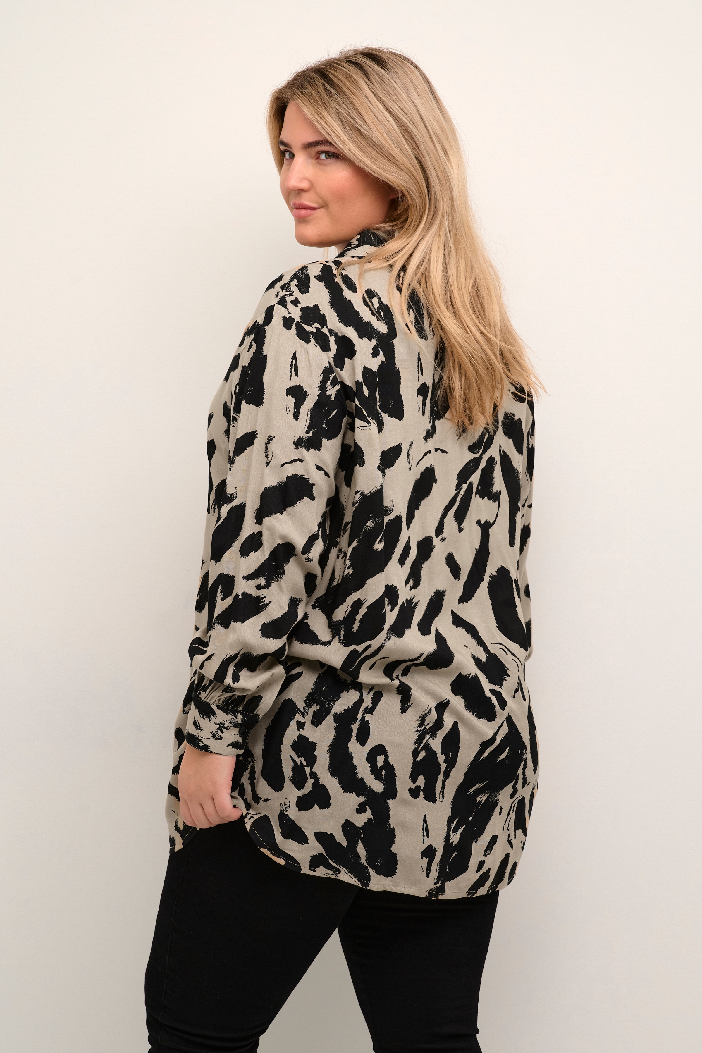 KCdiana Hemd LOOKBOOK BACK 10581814-104749