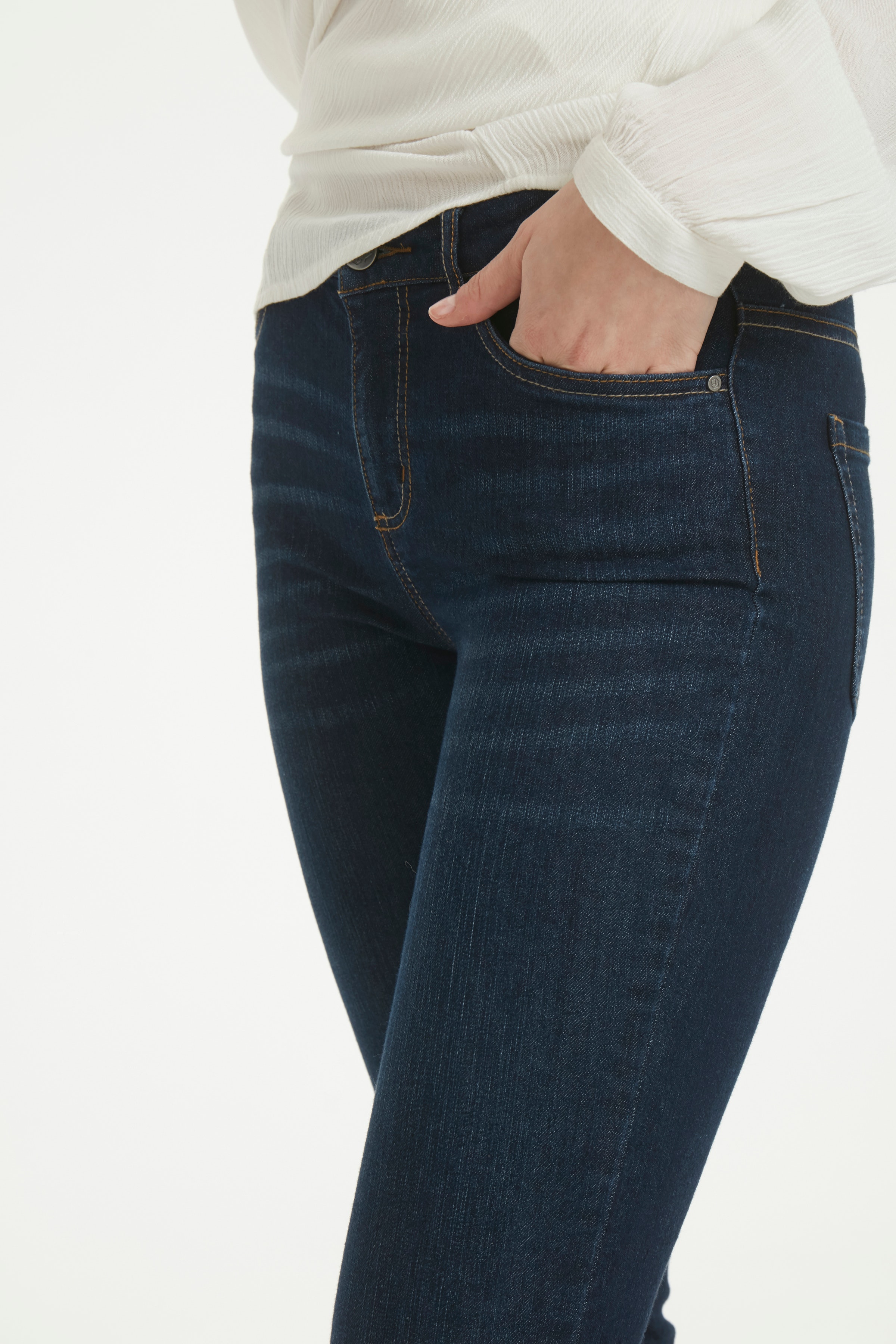 Betty Jeans LOOKBOOK DETAIL 10500090-52853