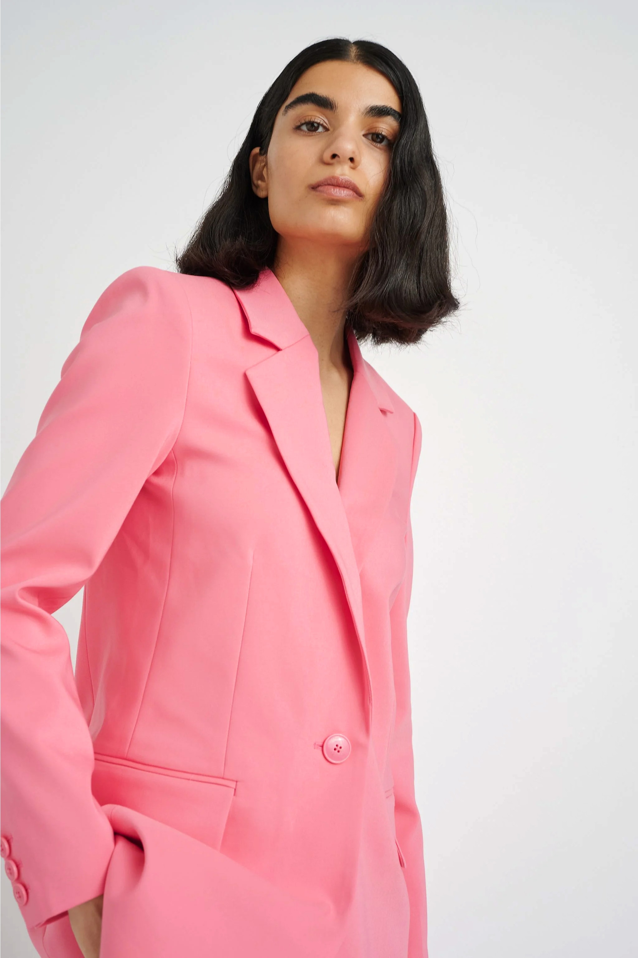 ZellaIW Blazer LOOKBOOK FRONT 30106239-171930