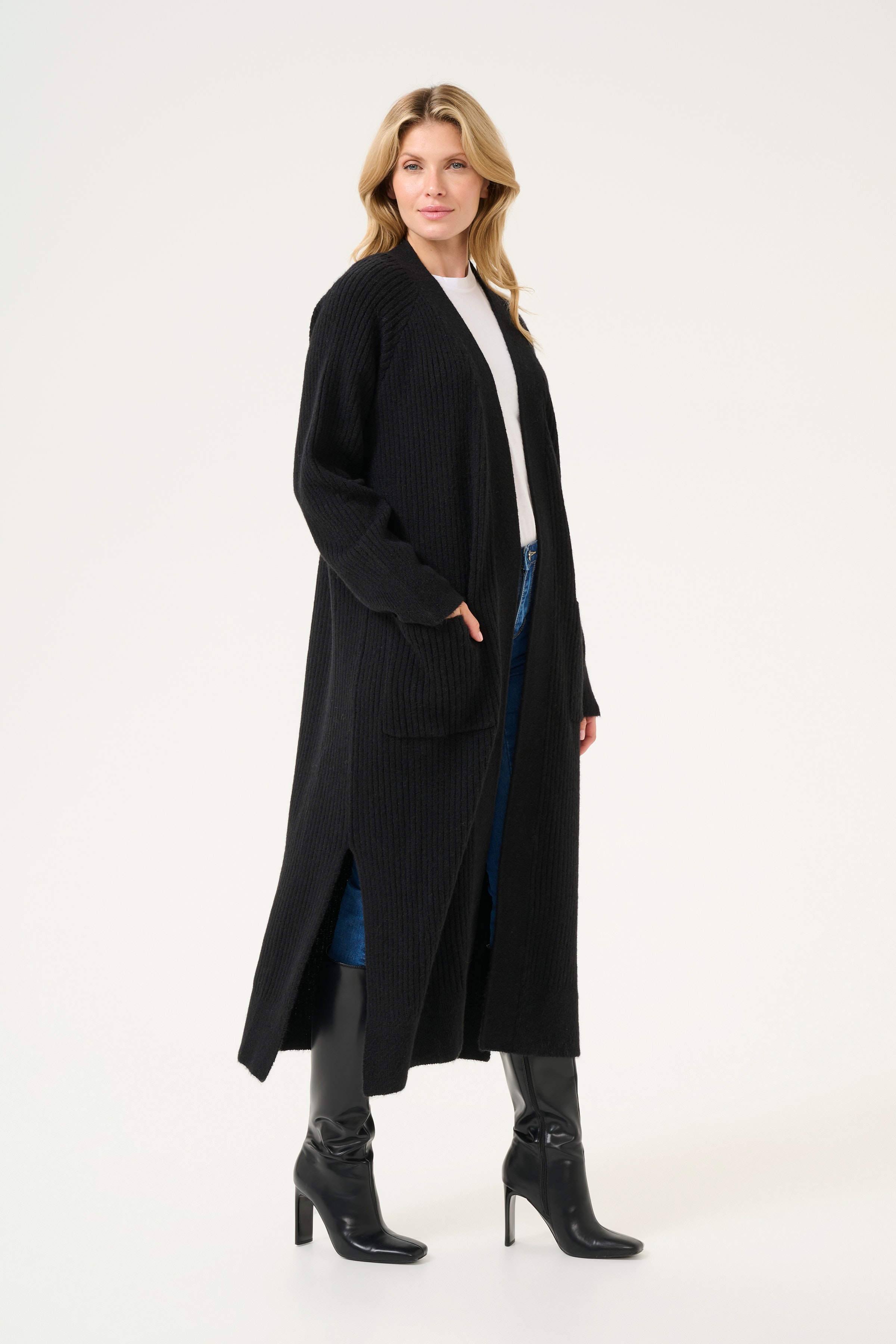 KArinya Cardigan LOOKBOOK FRONT 10508958-100121