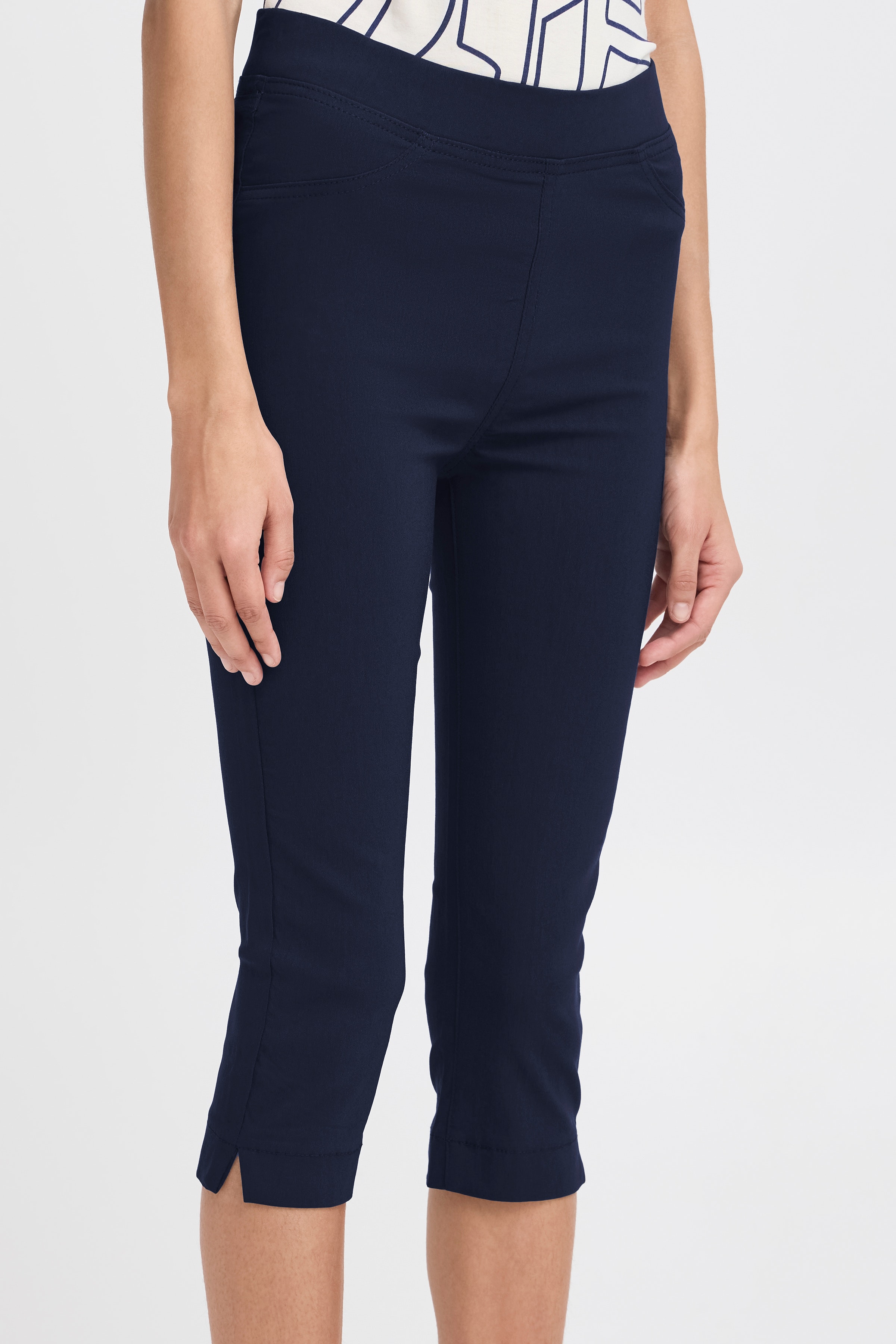 BYKEIRA Capri pants LOOKBOOK DETAIL 20805612-194020