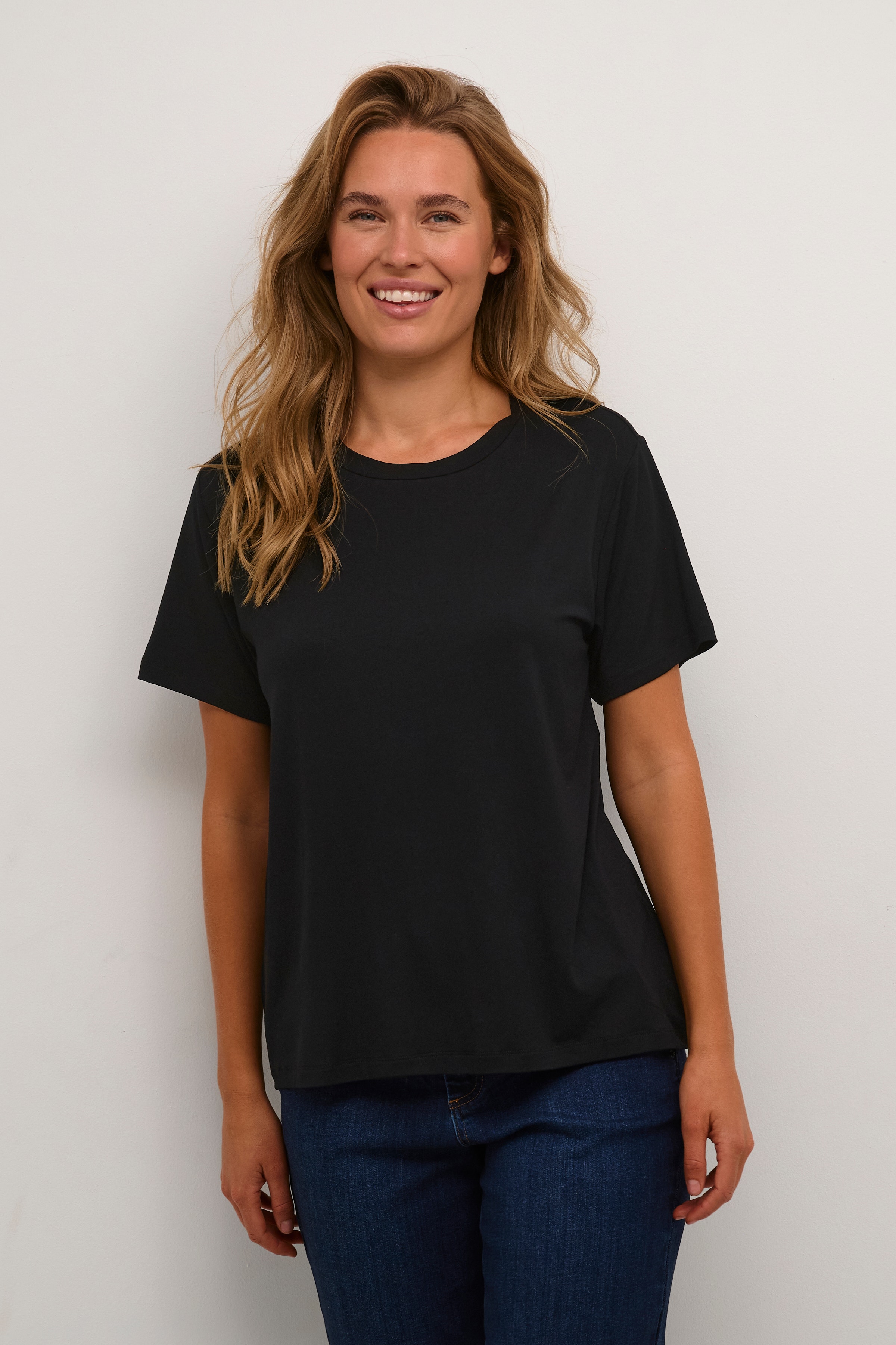 KAfrida T-shirt LOOKBOOK FRONT 10508580-100121