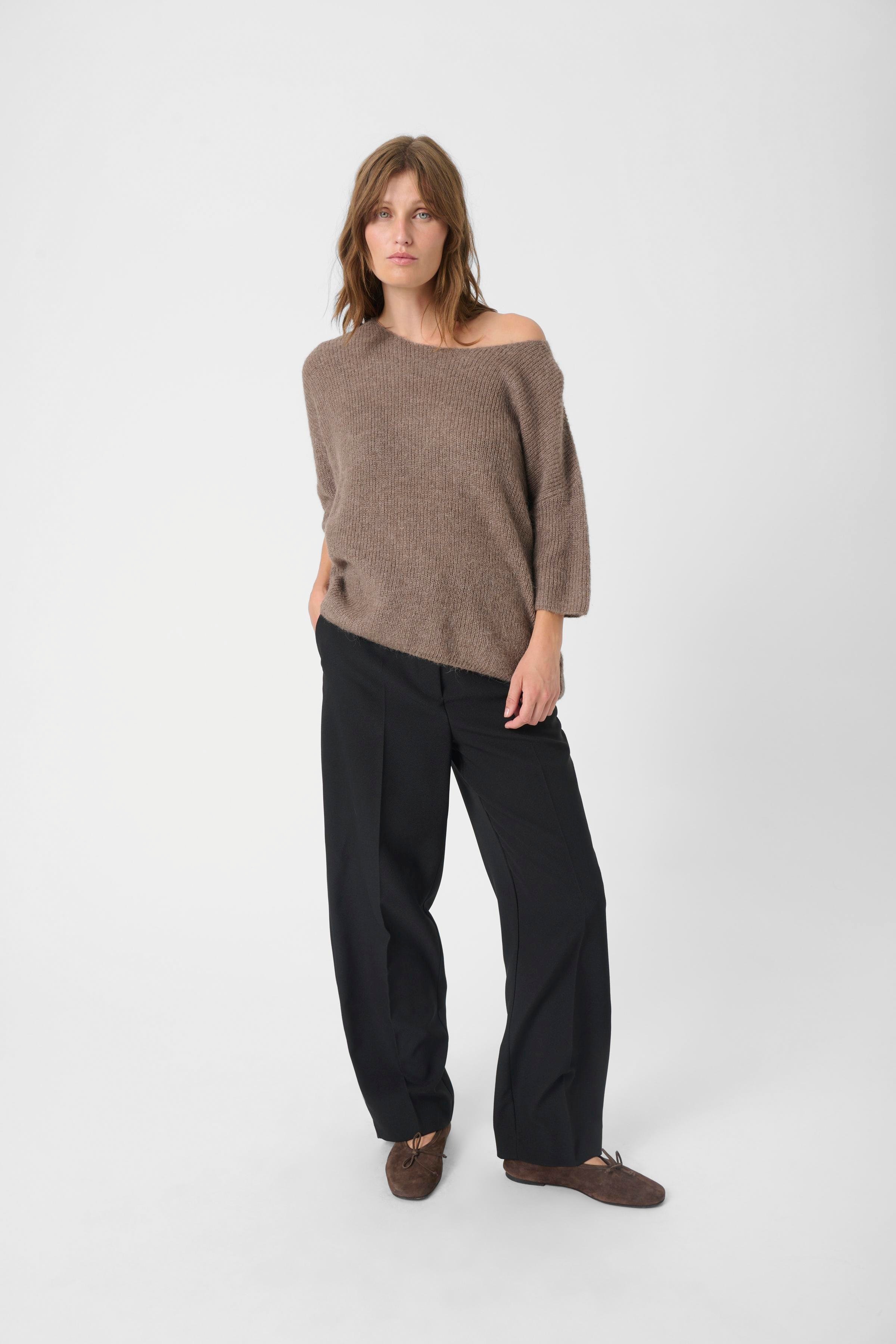 Tuesday Pullover LOOKBOOK FRONT 30400427-181112