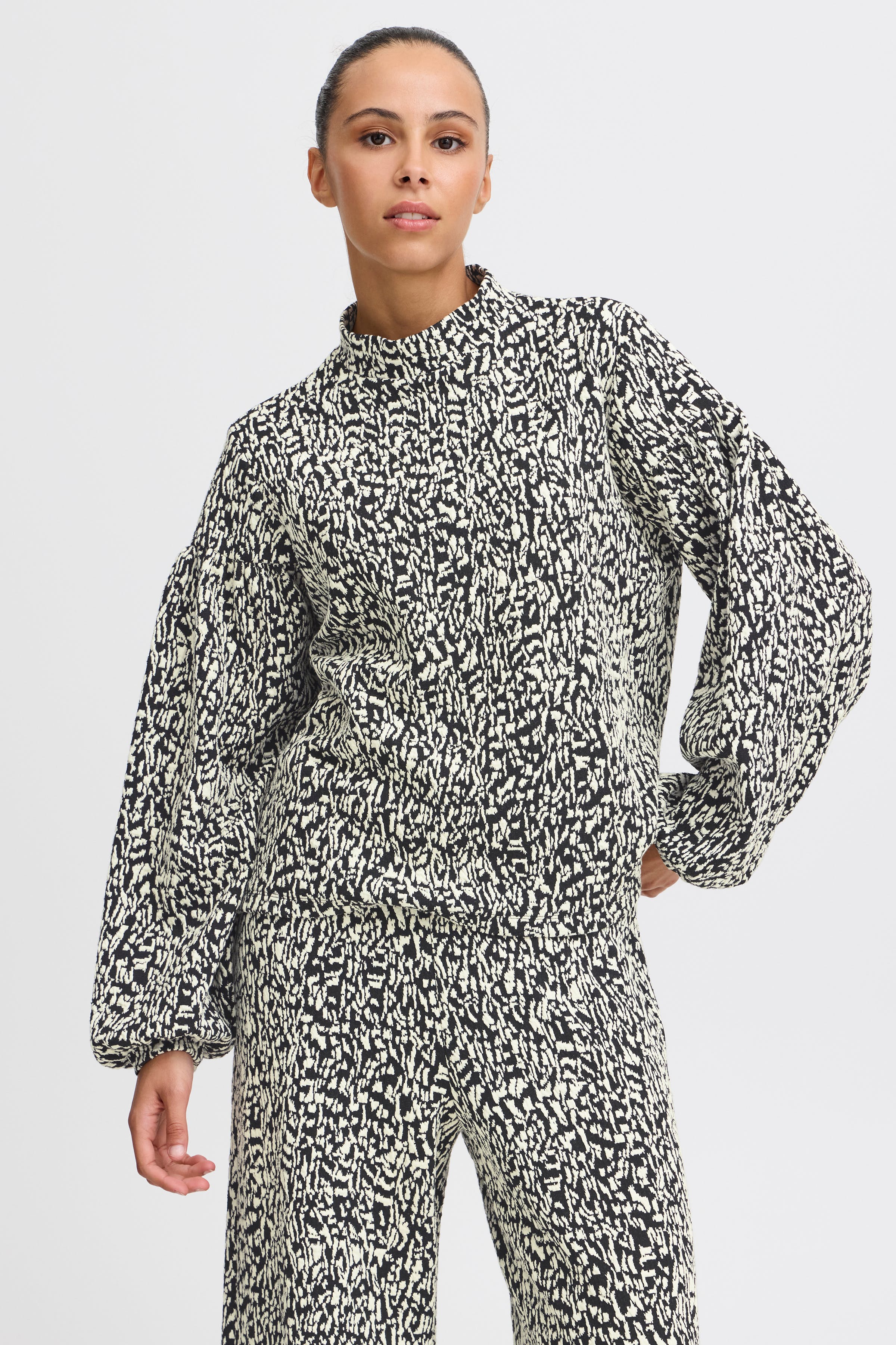 IHOELLY Sweatshirt LOOKBOOK FRONT 20121942-194008