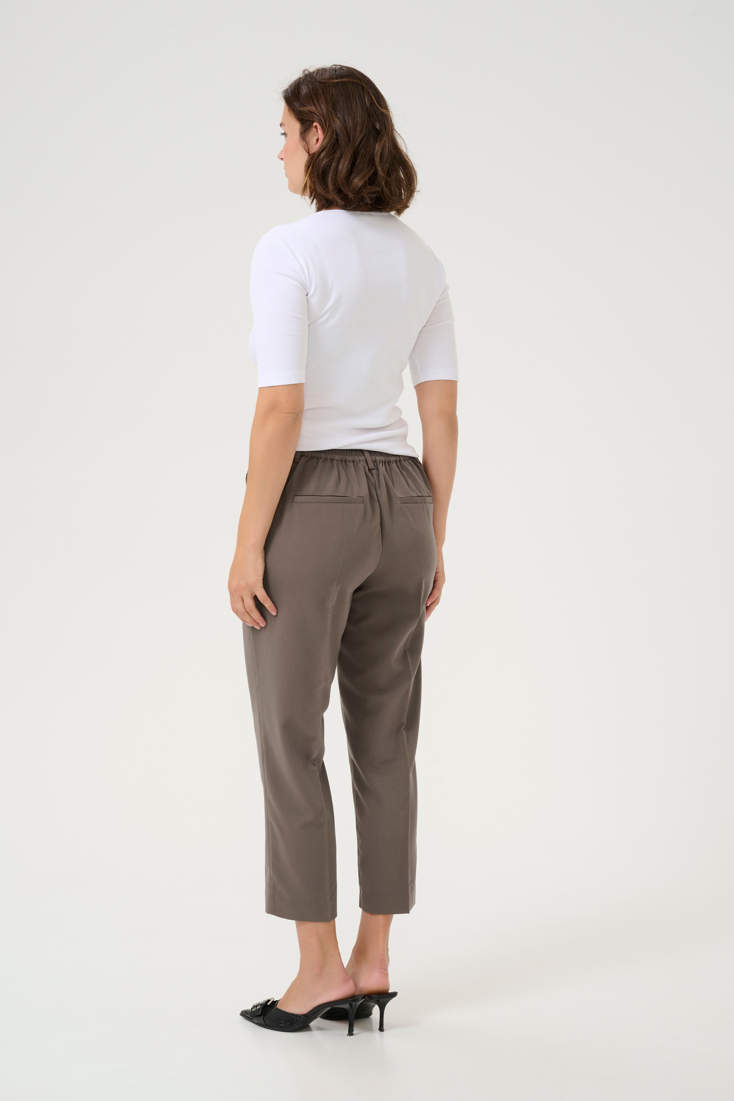 KAsakura Cropped Pants LOOKBOOK BACK 10506127-190810