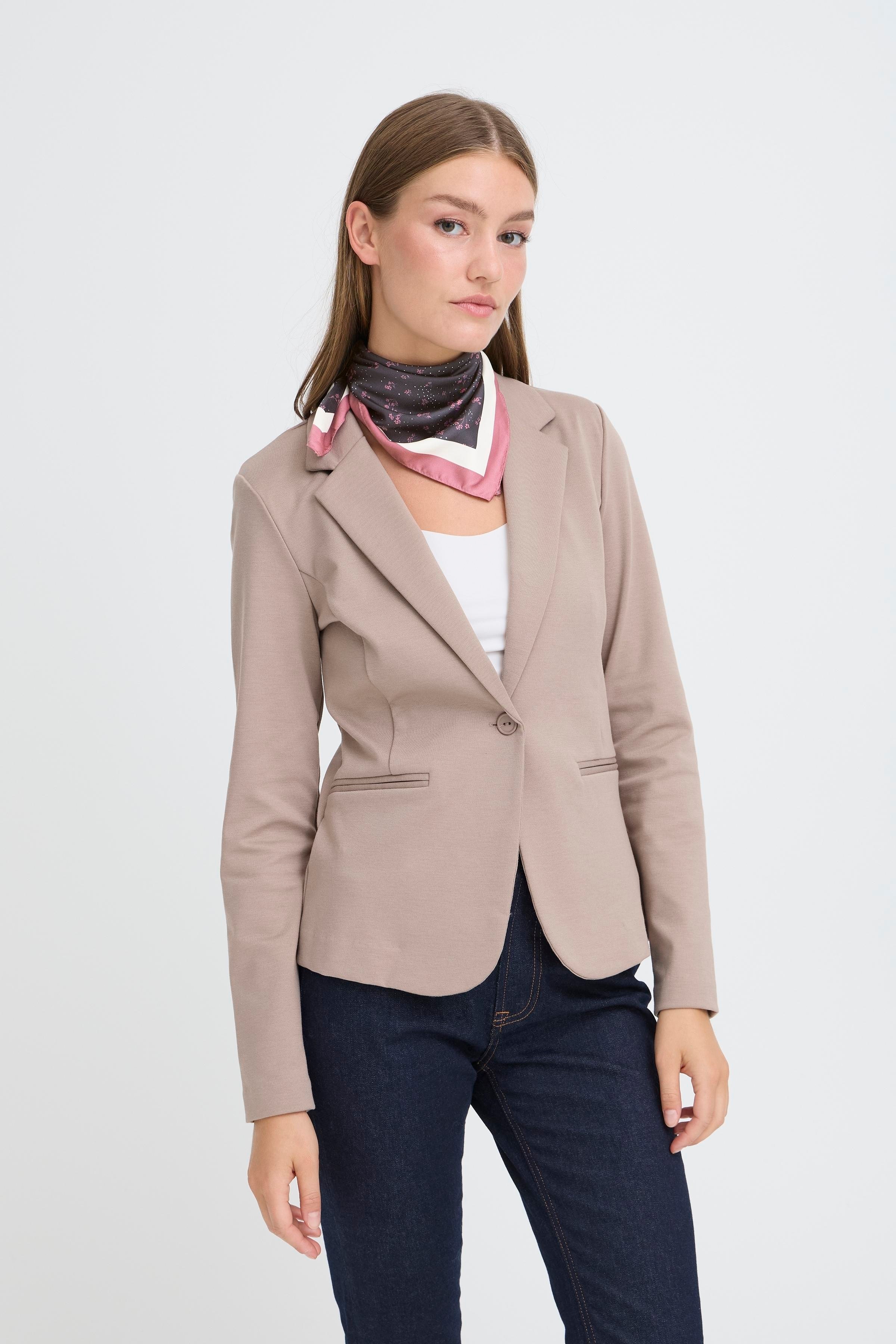 IALANORA Sjaal LOOKBOOK FRONT 20124780-194008
